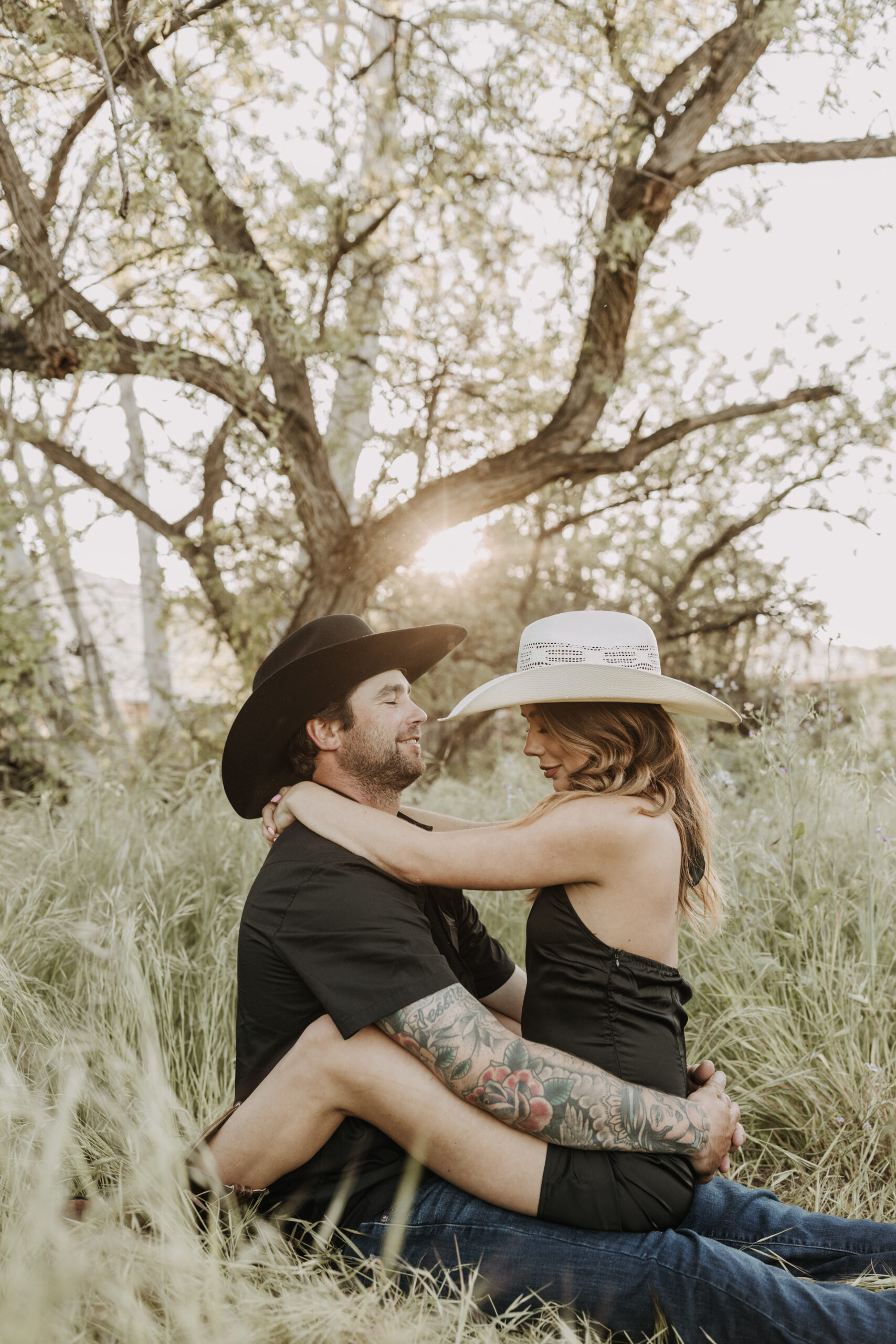 outdoor western romantic engagement session couples photography warm toned country cowboy modern couple bride and groom engagement San Diego couples photographer Sabrina kinsella sabrinalynnphoto