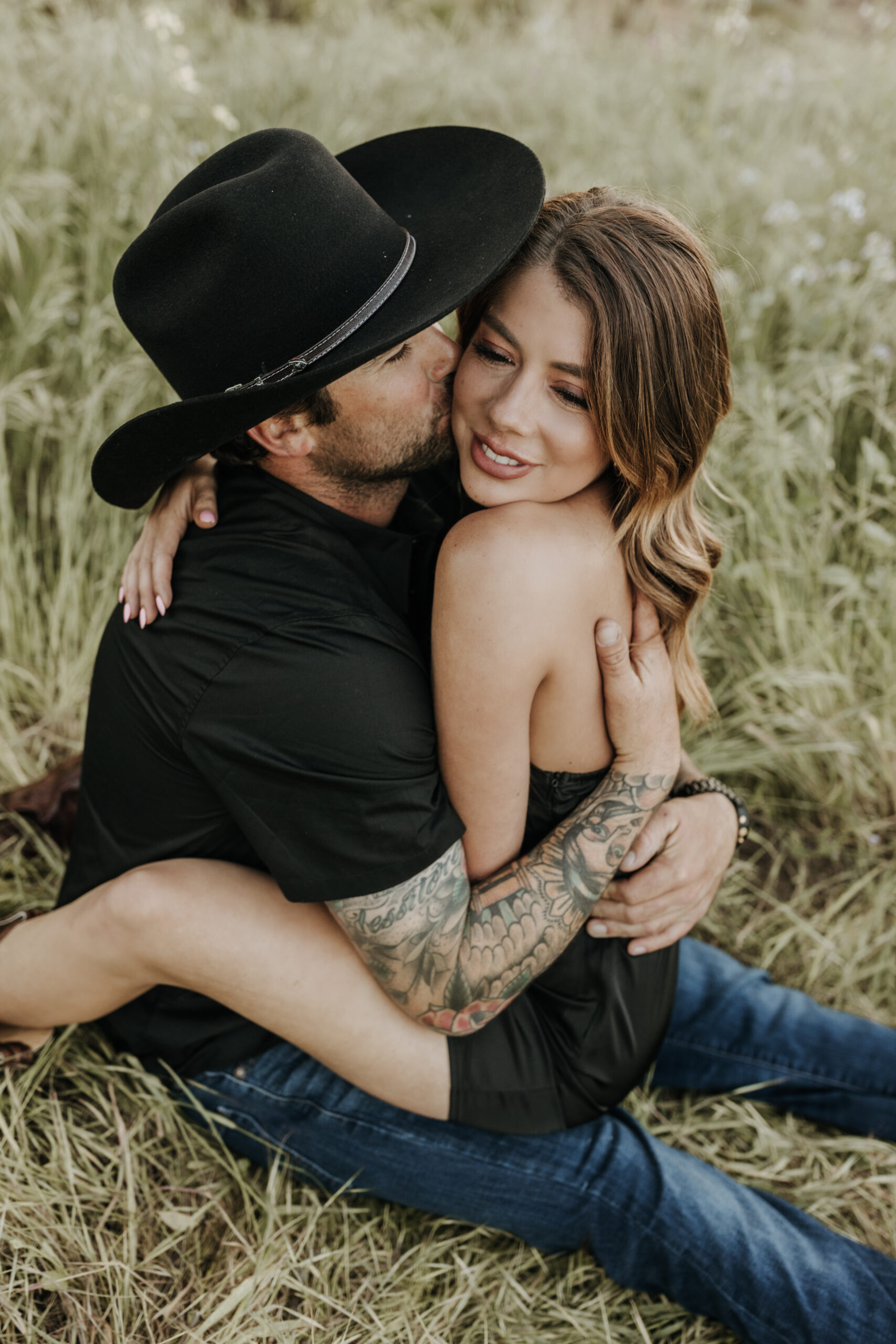 outdoor western romantic engagement session couples photography warm toned country cowboy modern couple bride and groom engagement San Diego couples photographer Sabrina kinsella sabrinalynnphoto