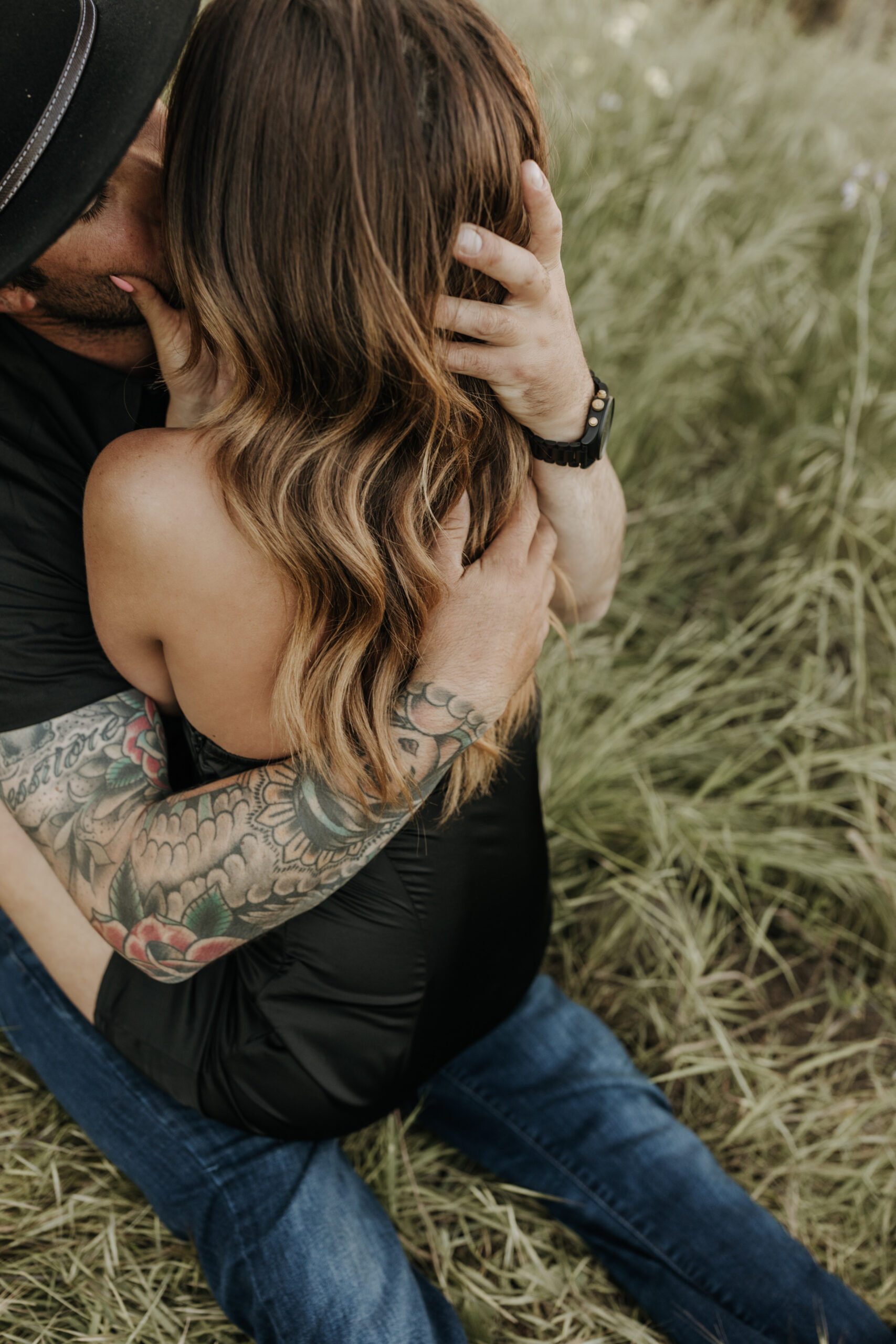 outdoor western romantic engagement session couples photography warm toned country cowboy modern couple bride and groom engagement San Diego couples photographer Sabrina kinsella sabrinalynnphoto