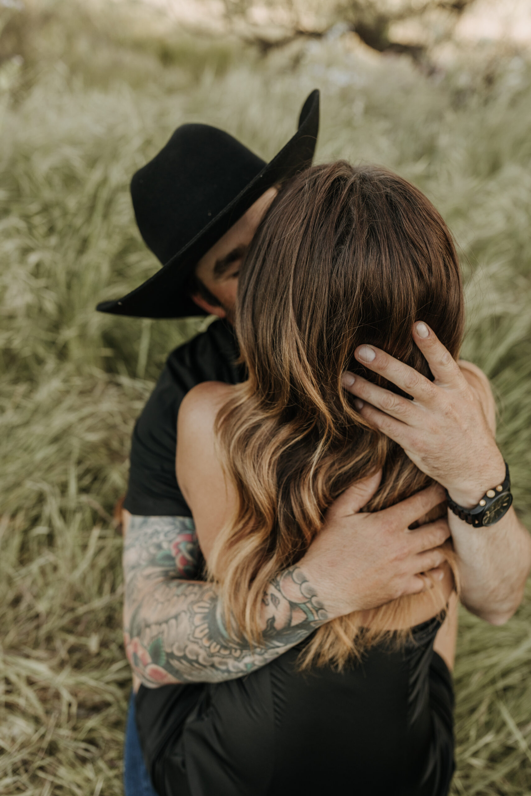 outdoor western romantic engagement session couples photography warm toned country cowboy modern couple bride and groom engagement San Diego couples photographer Sabrina kinsella sabrinalynnphoto