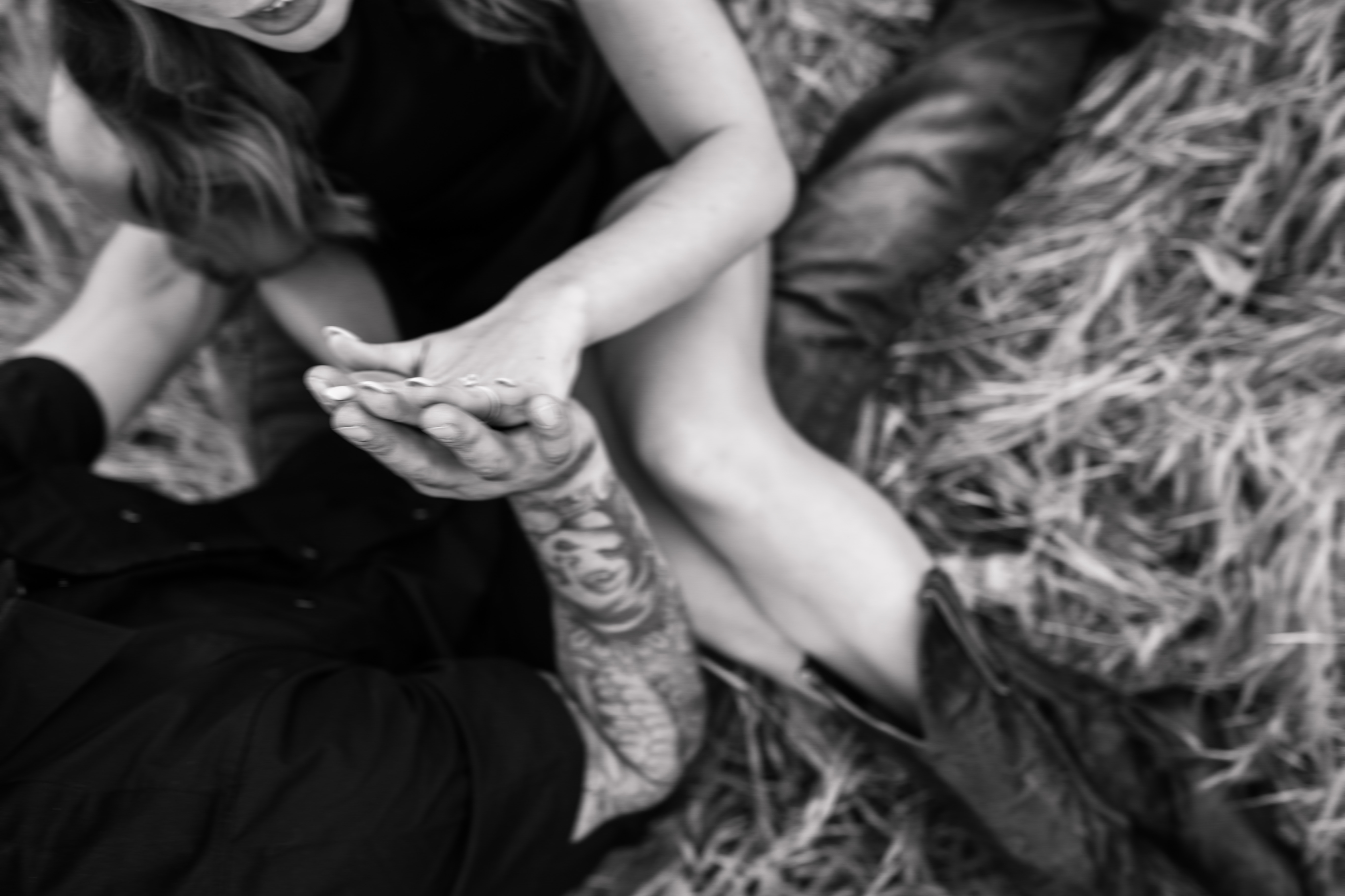 outdoor western romantic engagement session couples photography warm toned country cowboy modern couple bride and groom engagement San Diego couples photographer Sabrina kinsella sabrinalynnphoto