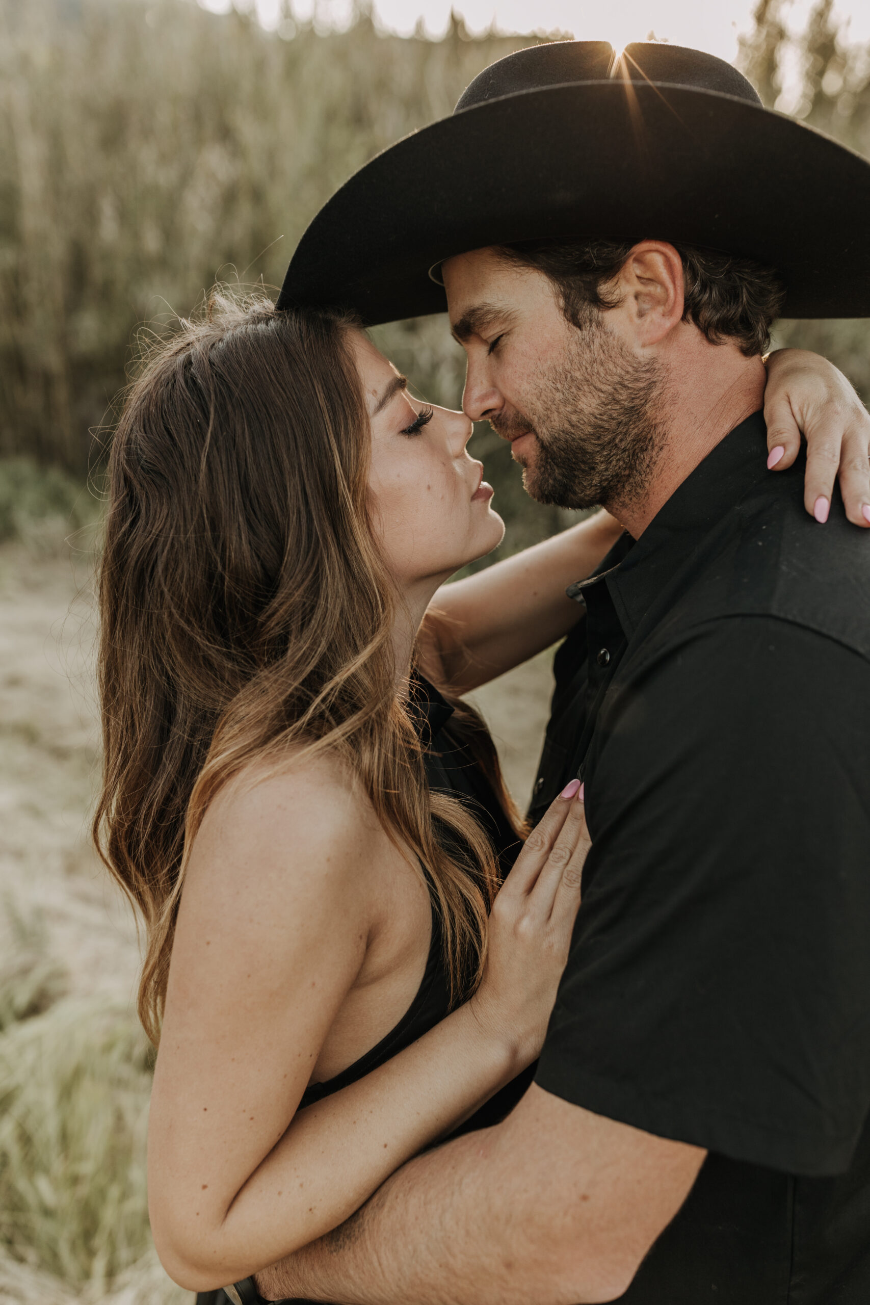 outdoor western romantic engagement session couples photography warm toned country cowboy modern couple bride and groom engagement San Diego couples photographer Sabrina kinsella sabrinalynnphoto