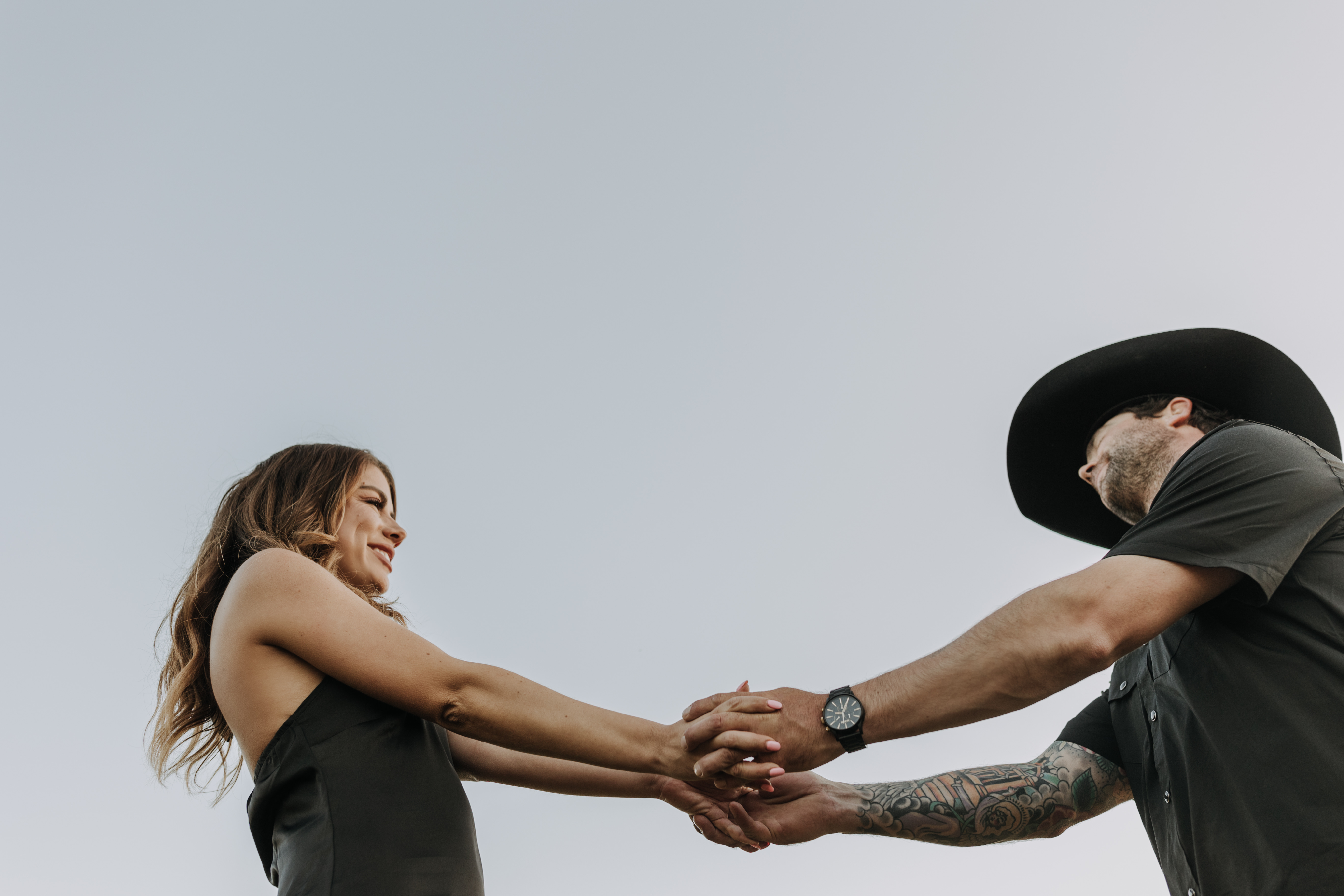 outdoor western romantic engagement session couples photography warm toned country cowboy modern couple bride and groom engagement San Diego couples photographer Sabrina kinsella sabrinalynnphoto