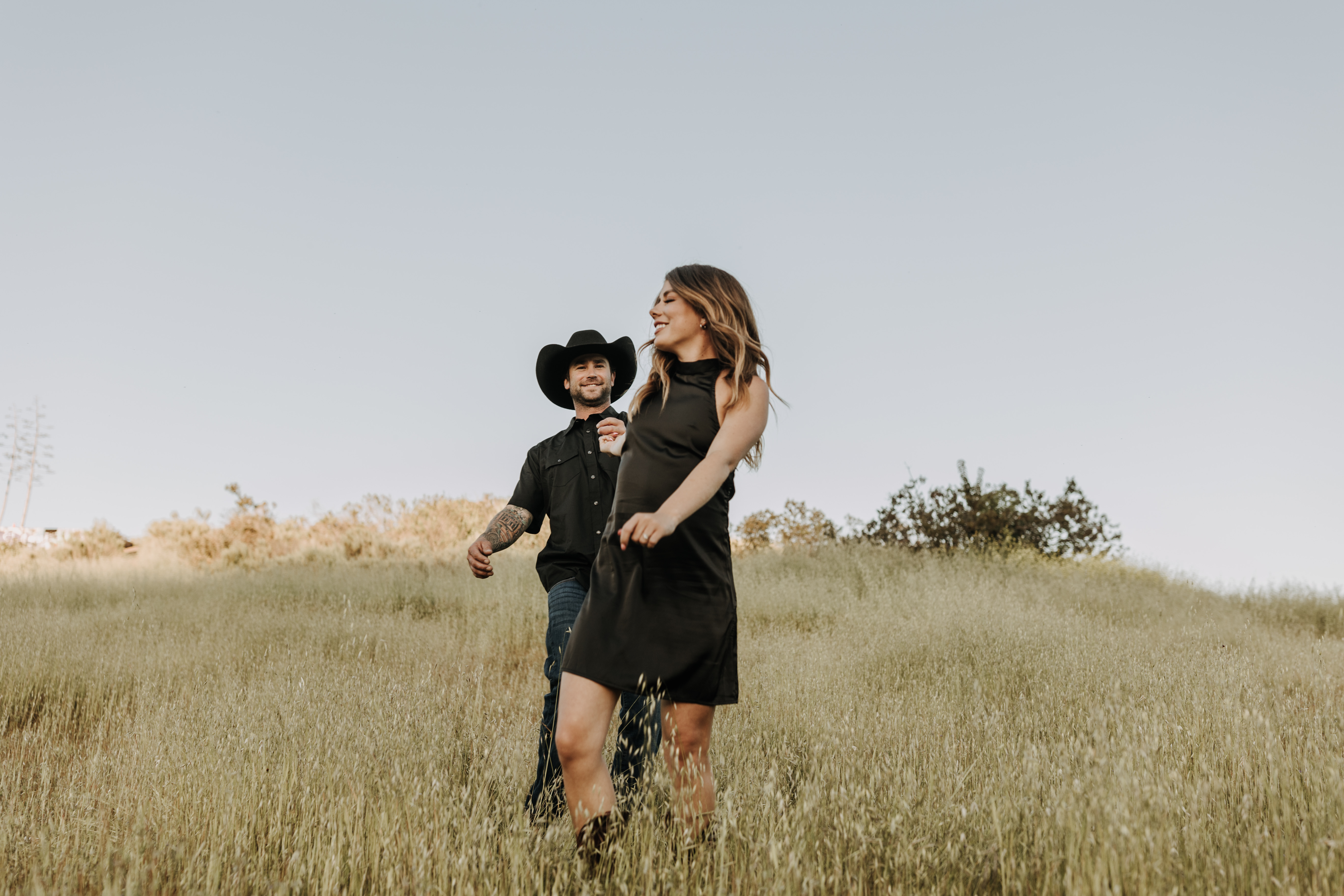 outdoor western romantic engagement session couples photography warm toned country cowboy modern couple bride and groom engagement San Diego couples photographer Sabrina kinsella sabrinalynnphoto