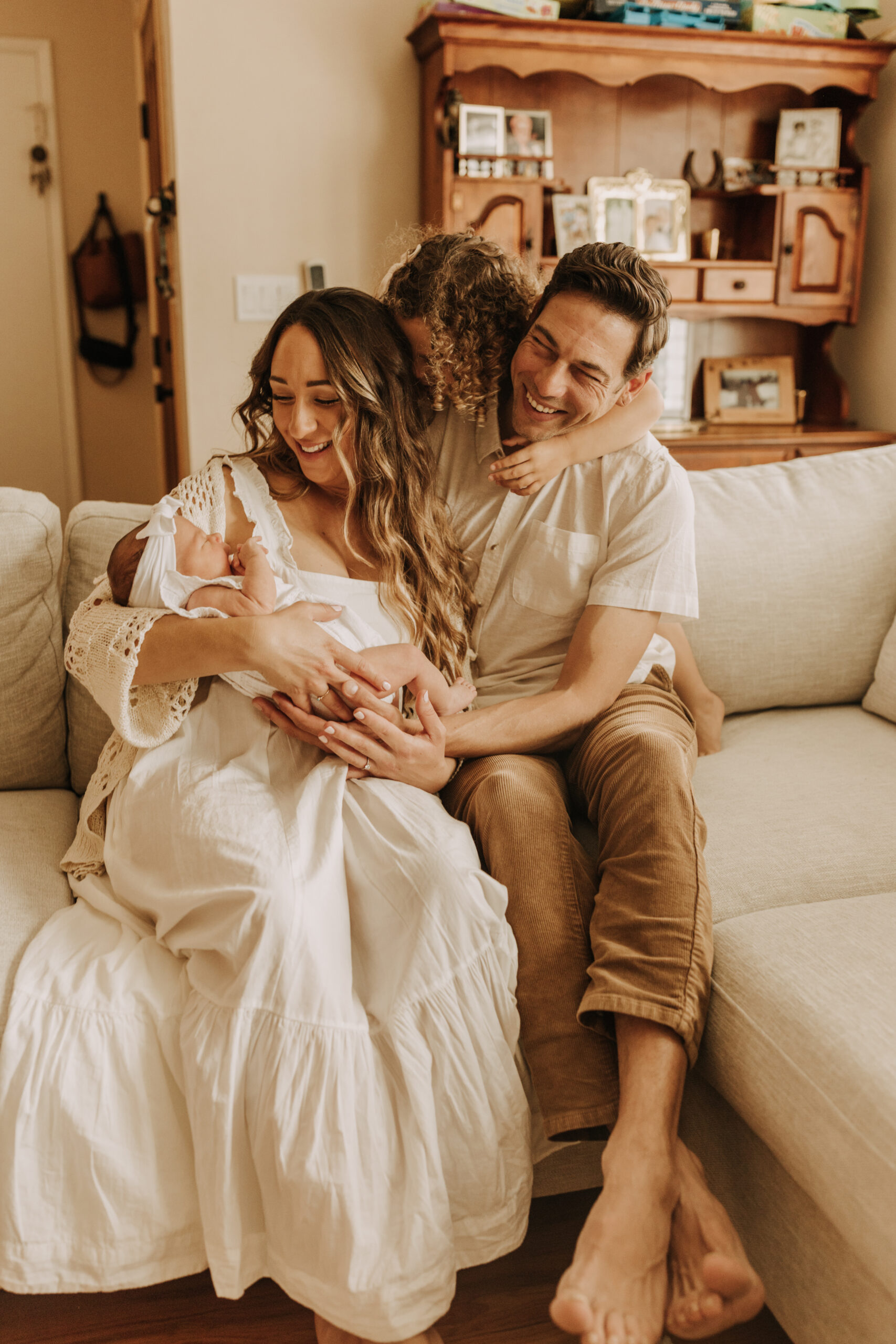 warm and cozy in home family session newborn photos newborn baby infant photos candid family moments neutral toned in home family of four San Diego family photographer Sabrina kinsella sabrinalynnphoto