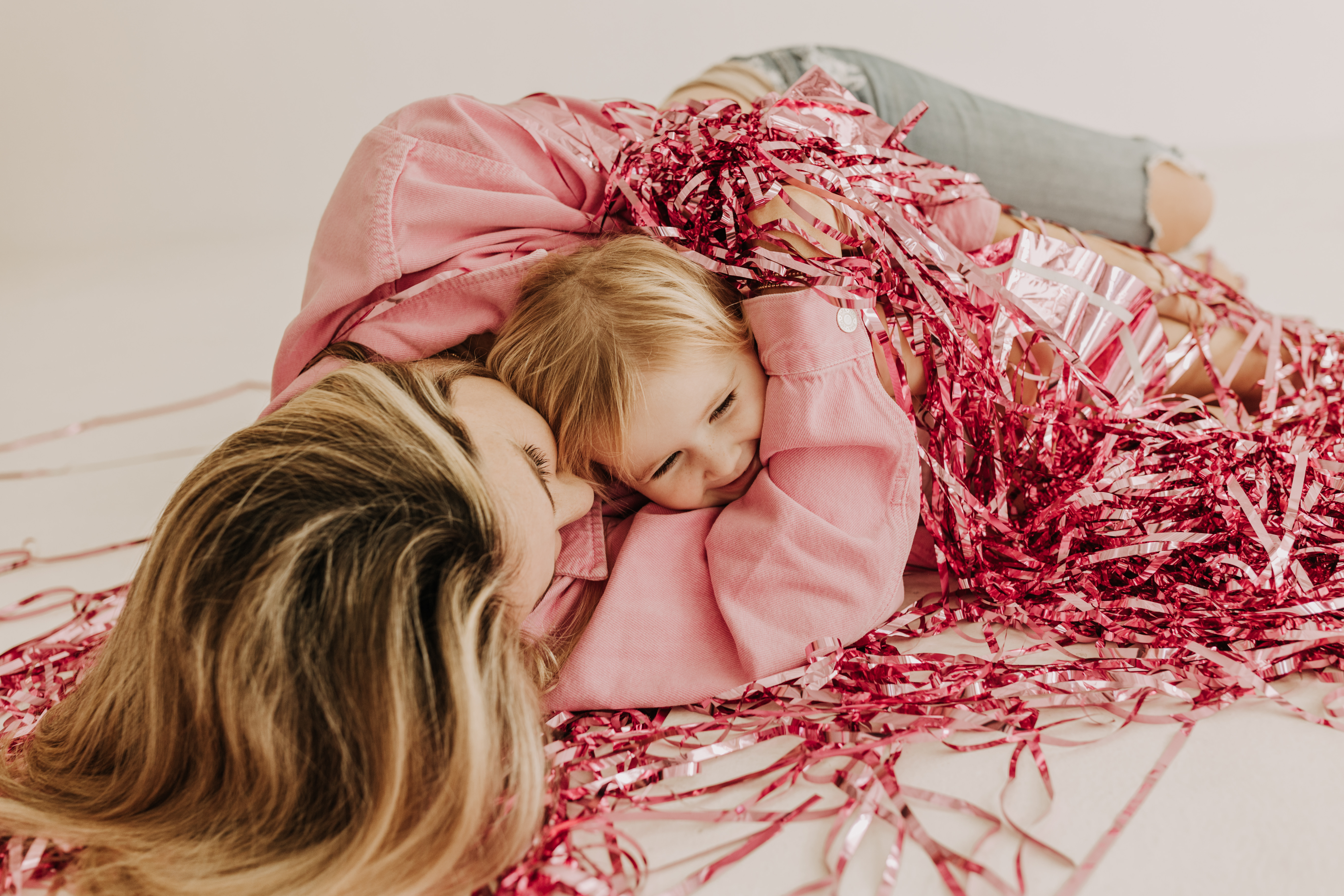 studio photography session pink maternity photos in a studio white backdrop pink confetti streamers mama and me motherhood mini sessions family photos candid maternity photos styled shoot San Diego maternity photographer Sabrinalynnphoto Sabrina kinsella 