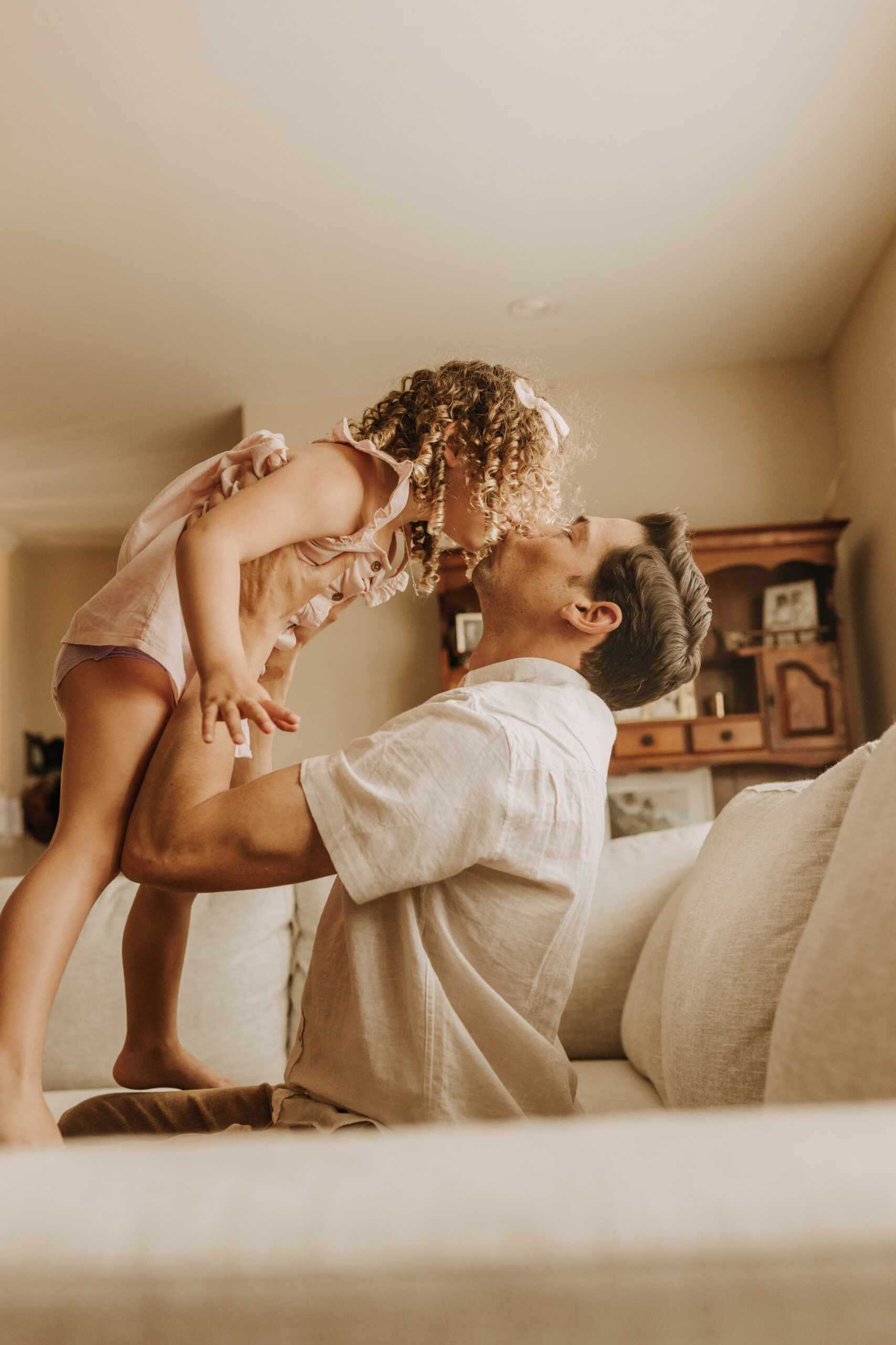 warm and cozy in home family session newborn photos newborn baby infant photos candid family moments neutral toned in home family of four San Diego family photographer Sabrina kinsella sabrinalynnphoto