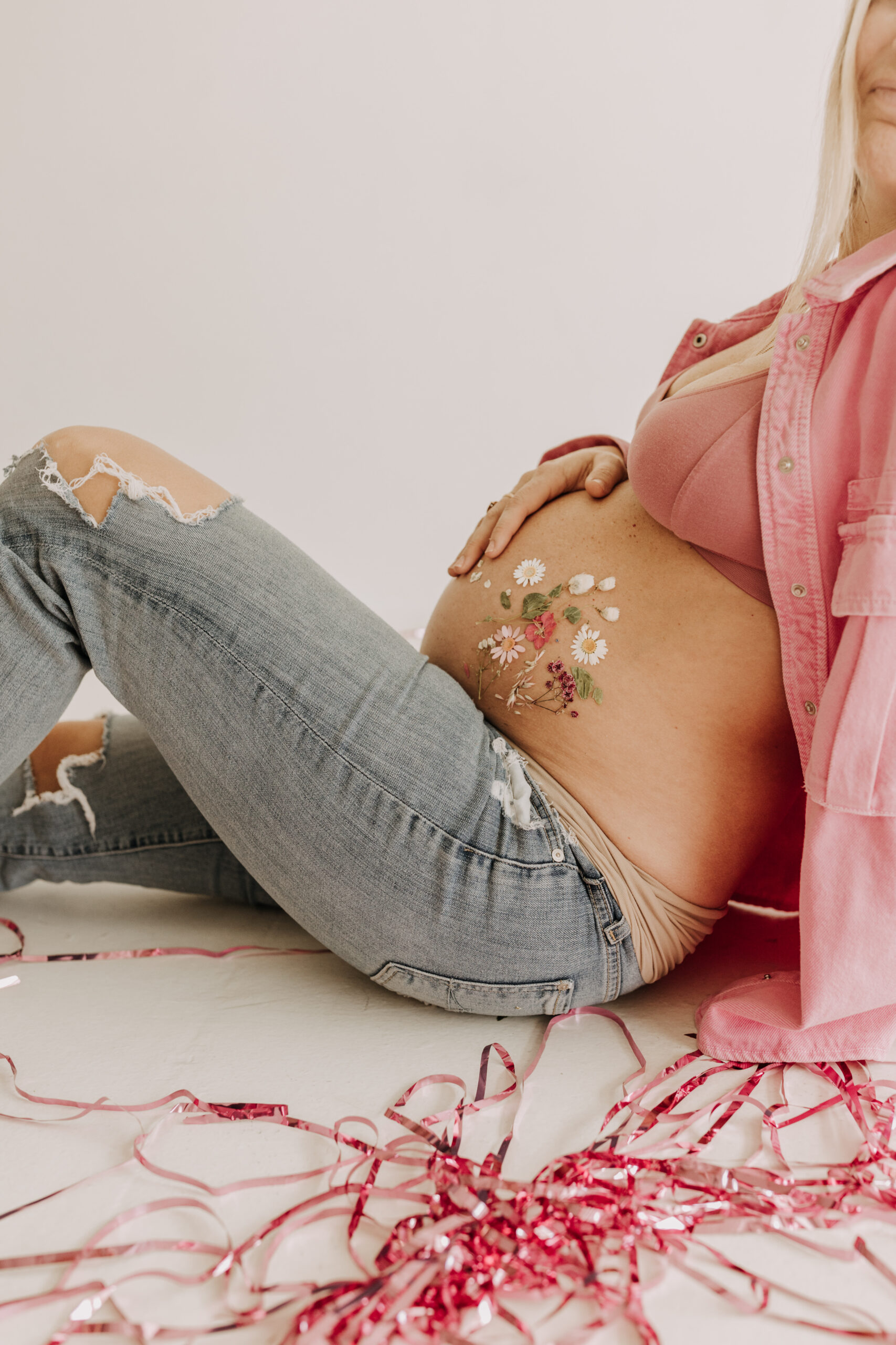 studio photography session pink maternity photos in a studio white backdrop pink confetti streamers mama and me motherhood mini sessions family photos candid maternity photos styled shoot San Diego maternity photographer Sabrinalynnphoto Sabrina kinsella