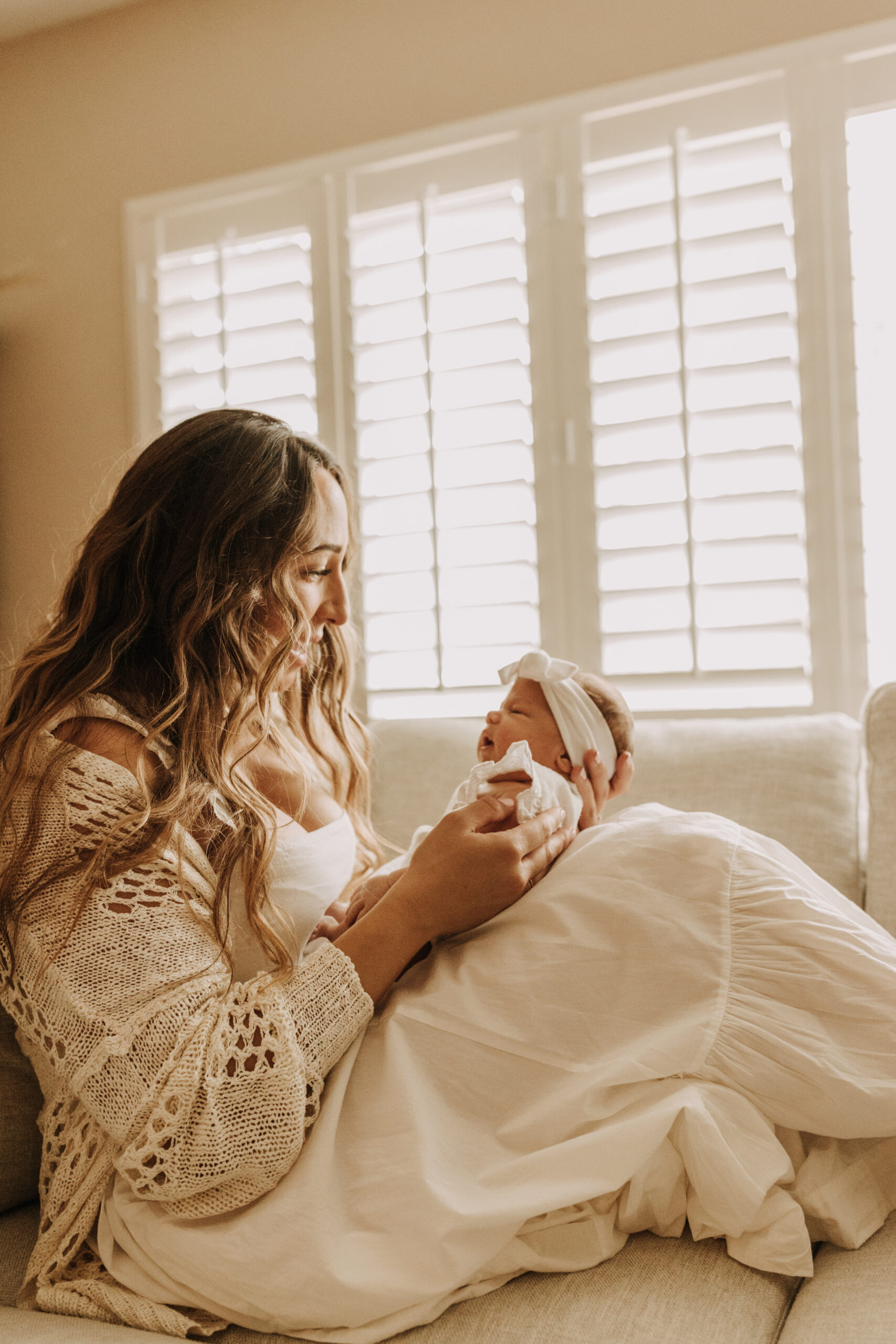 warm and cozy in home family session newborn photos newborn baby infant photos candid family moments neutral toned in home family of four San Diego family photographer Sabrina kinsella sabrinalynnphoto