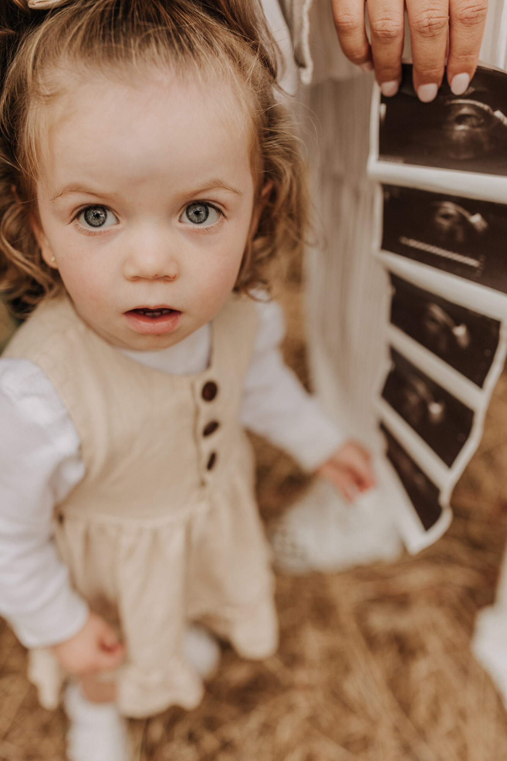 backyard mini maternity styled shoot San Diego family photographer neutral toned maternity photos candid outdoor family photos