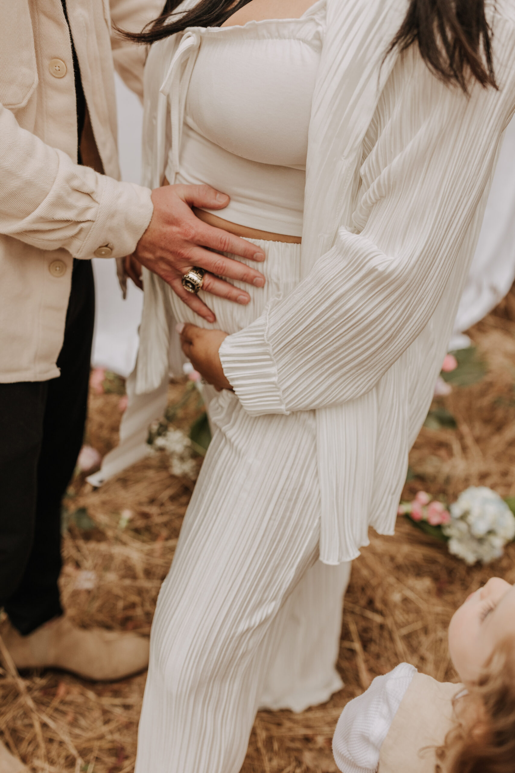 backyard mini maternity styled shoot San Diego family photographer neutral toned maternity photos candid outdoor family photos