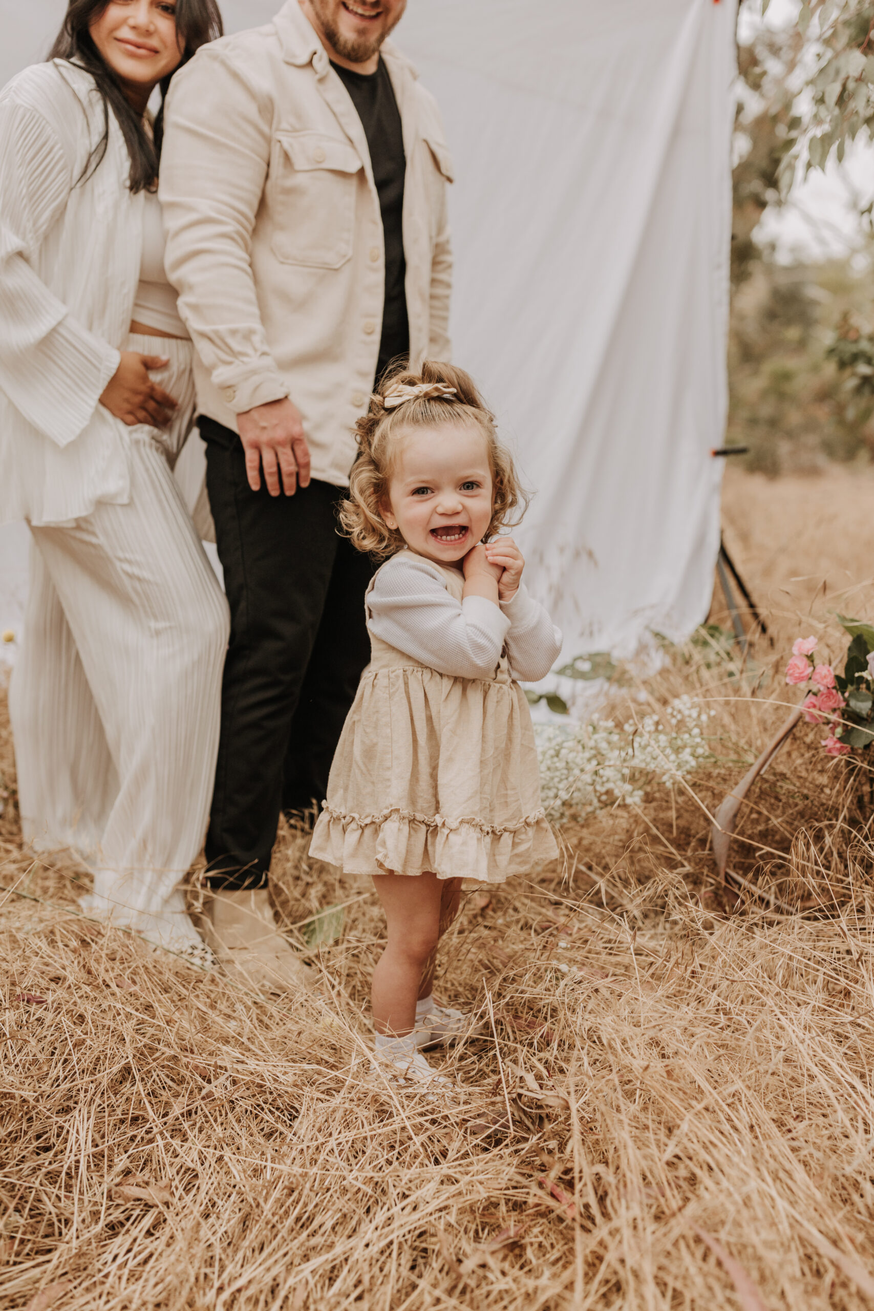 backyard mini maternity styled shoot San Diego family photographer neutral toned maternity photos candid outdoor family photos