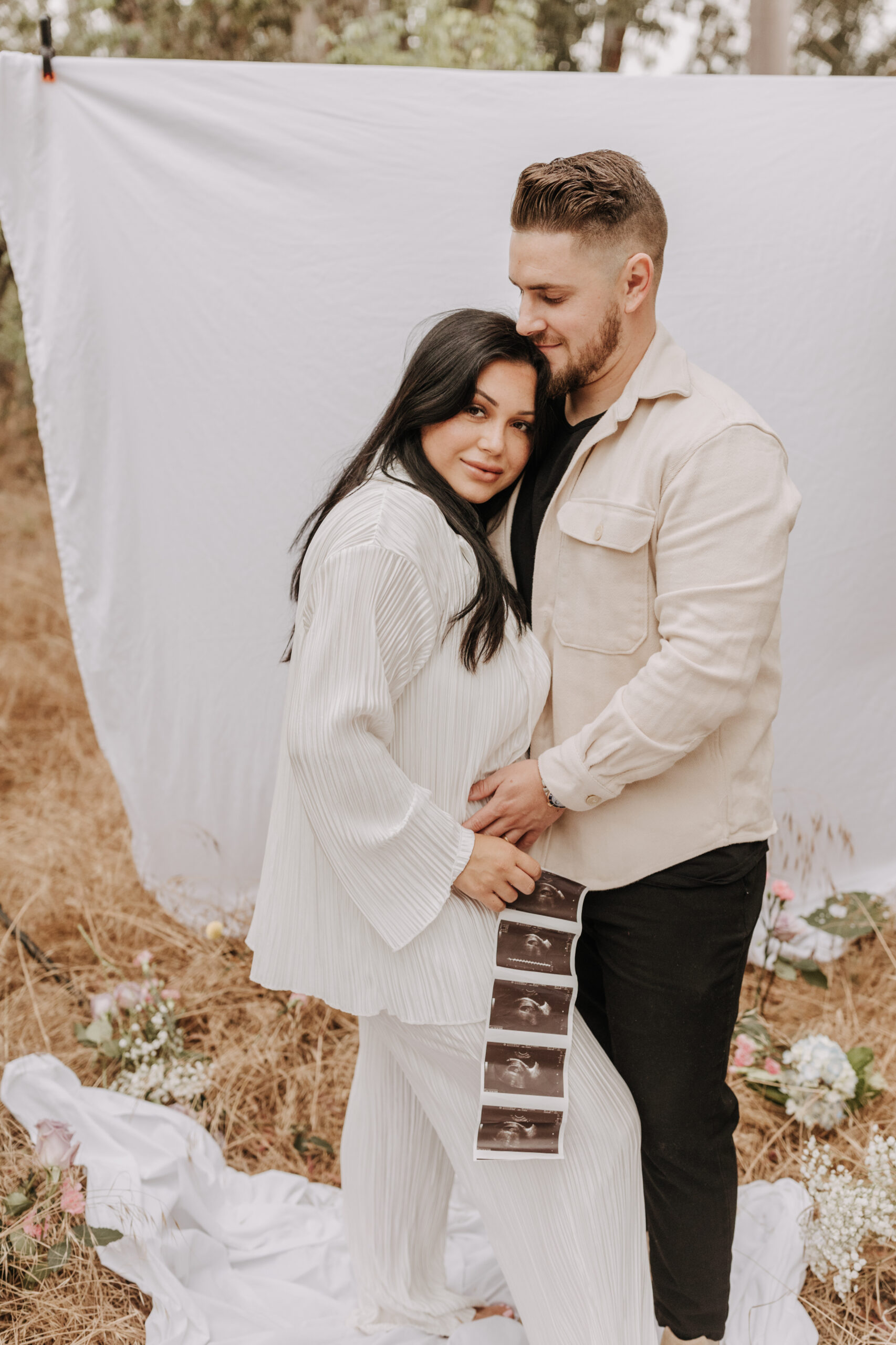 backyard mini maternity styled shoot San Diego family photographer neutral toned maternity photos candid outdoor family photos