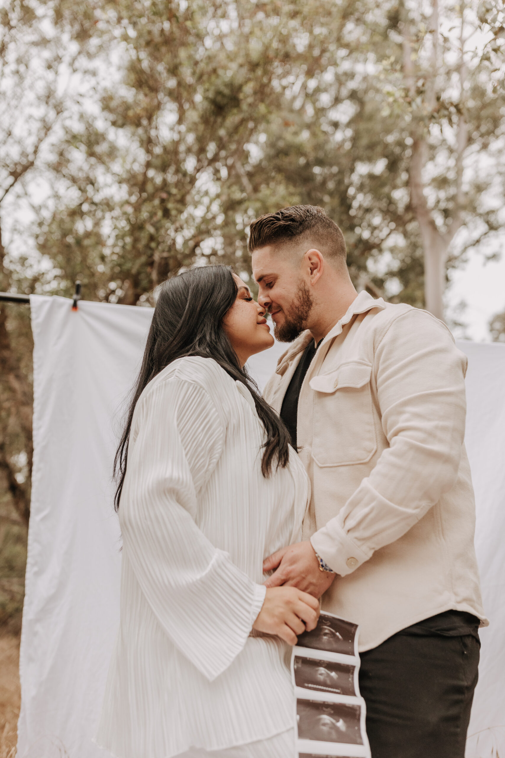 backyard mini maternity styled shoot San Diego family photographer neutral toned maternity photos candid outdoor family photos