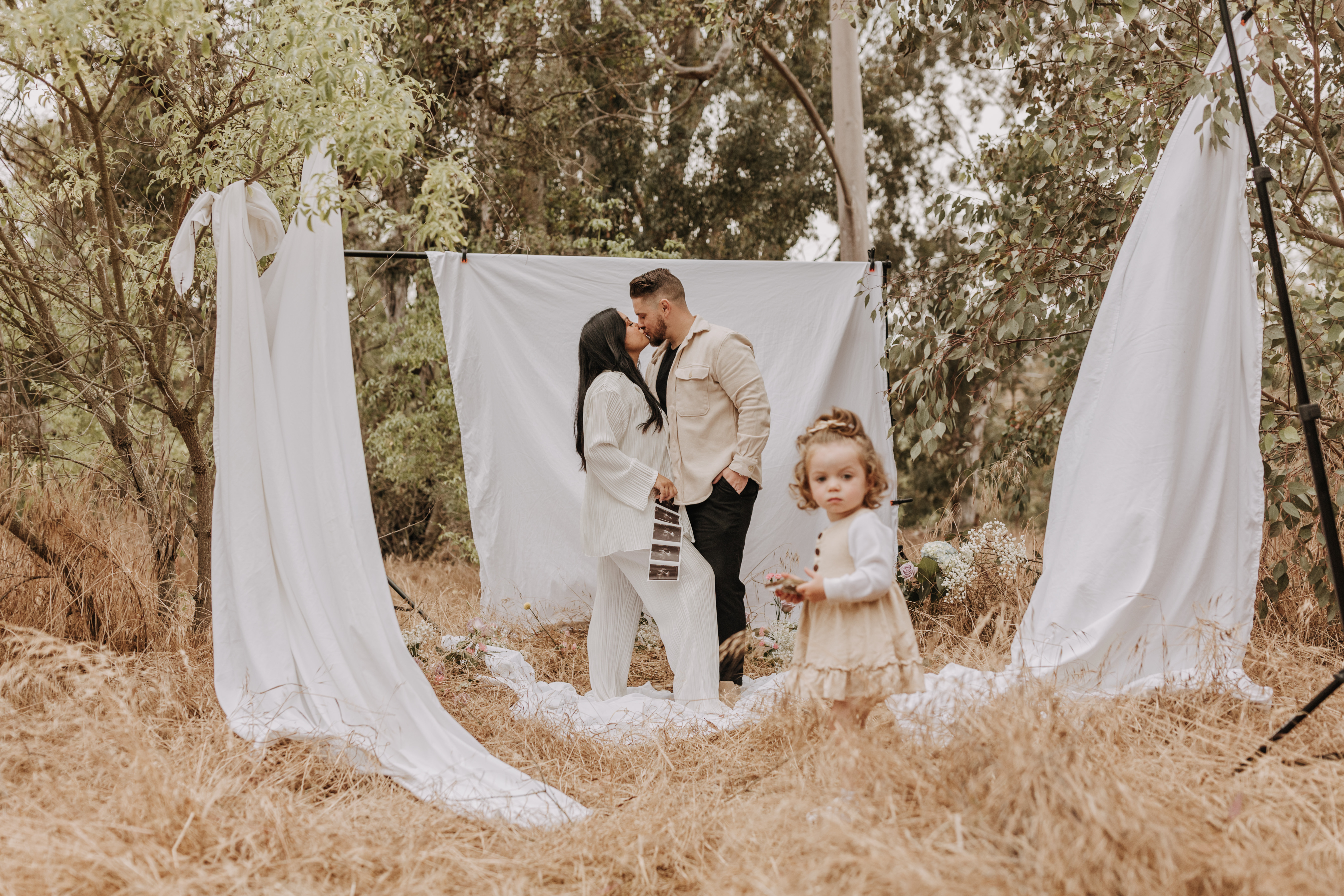 backyard mini maternity styled shoot San Diego family photographer neutral toned maternity photos candid outdoor family photos