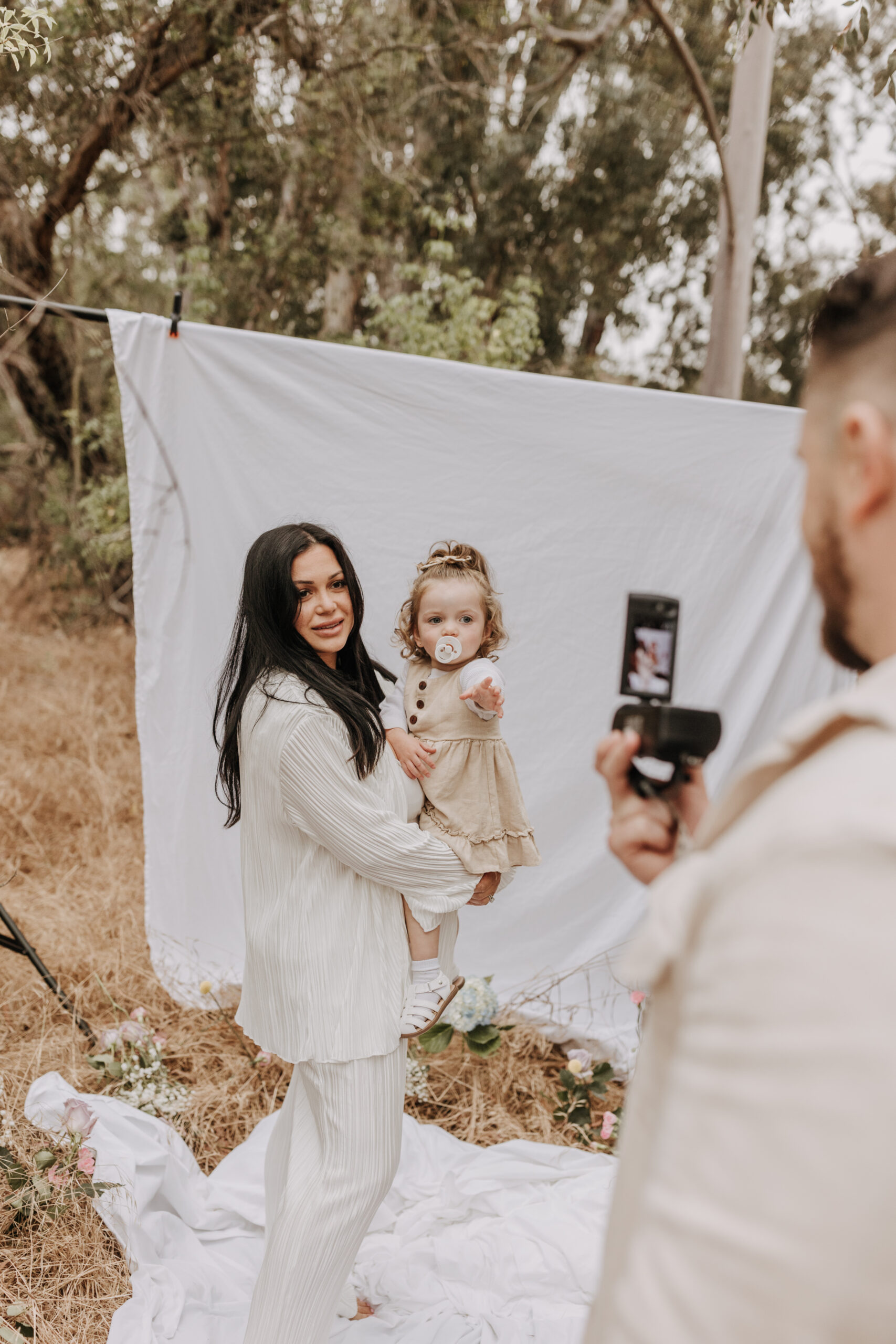 backyard mini maternity styled shoot San Diego family photographer neutral toned maternity photos candid outdoor family photos