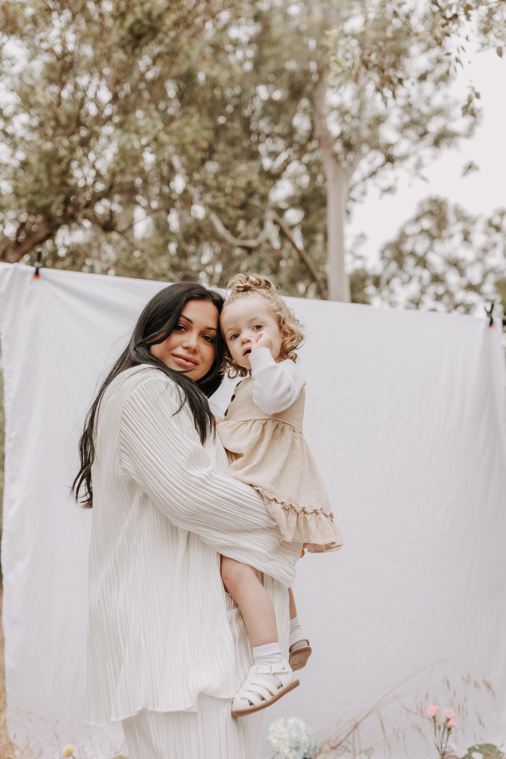 backyard mini maternity styled shoot San Diego family photographer neutral toned maternity photos candid outdoor family photos