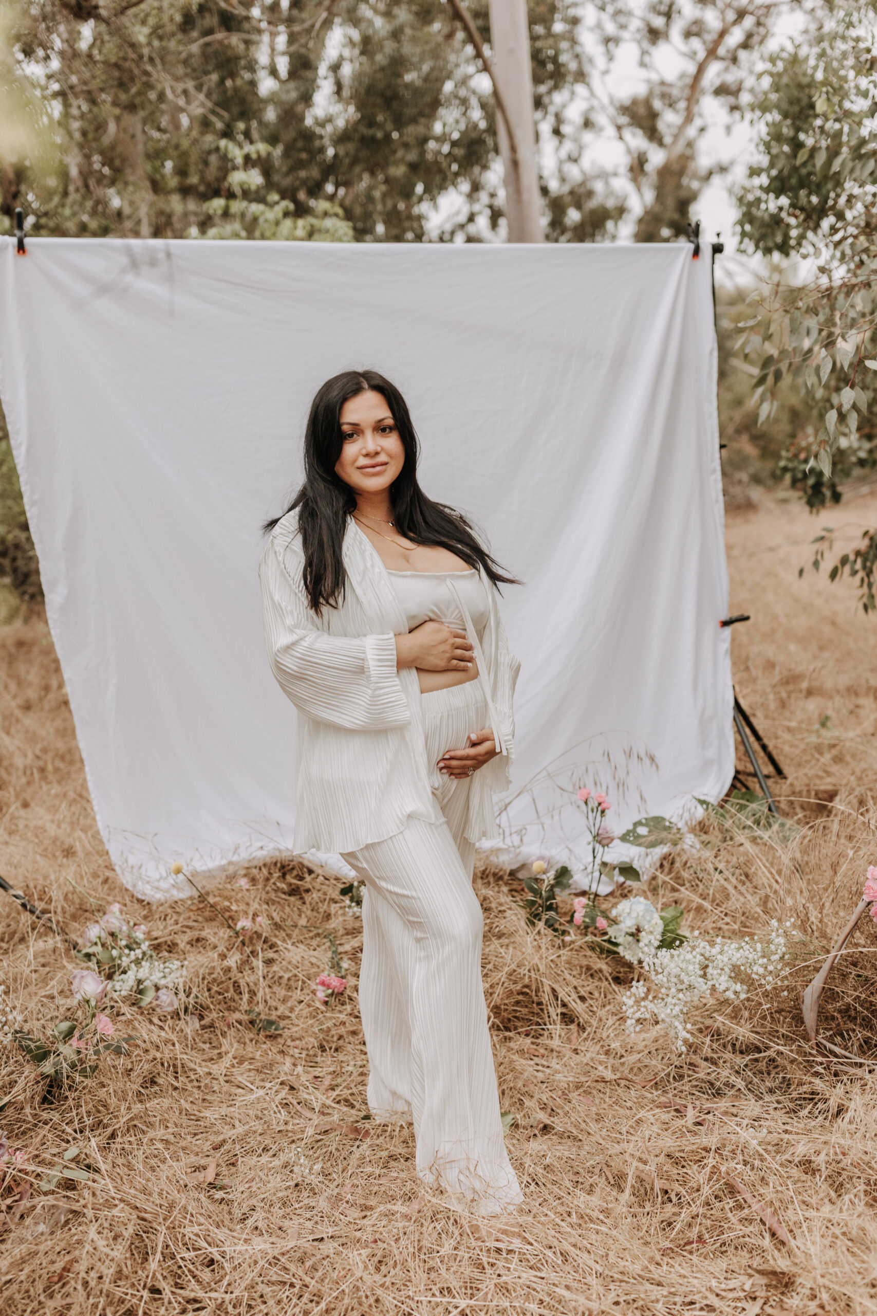 backyard mini maternity styled shoot San Diego family photographer neutral toned maternity photos candid outdoor family photos