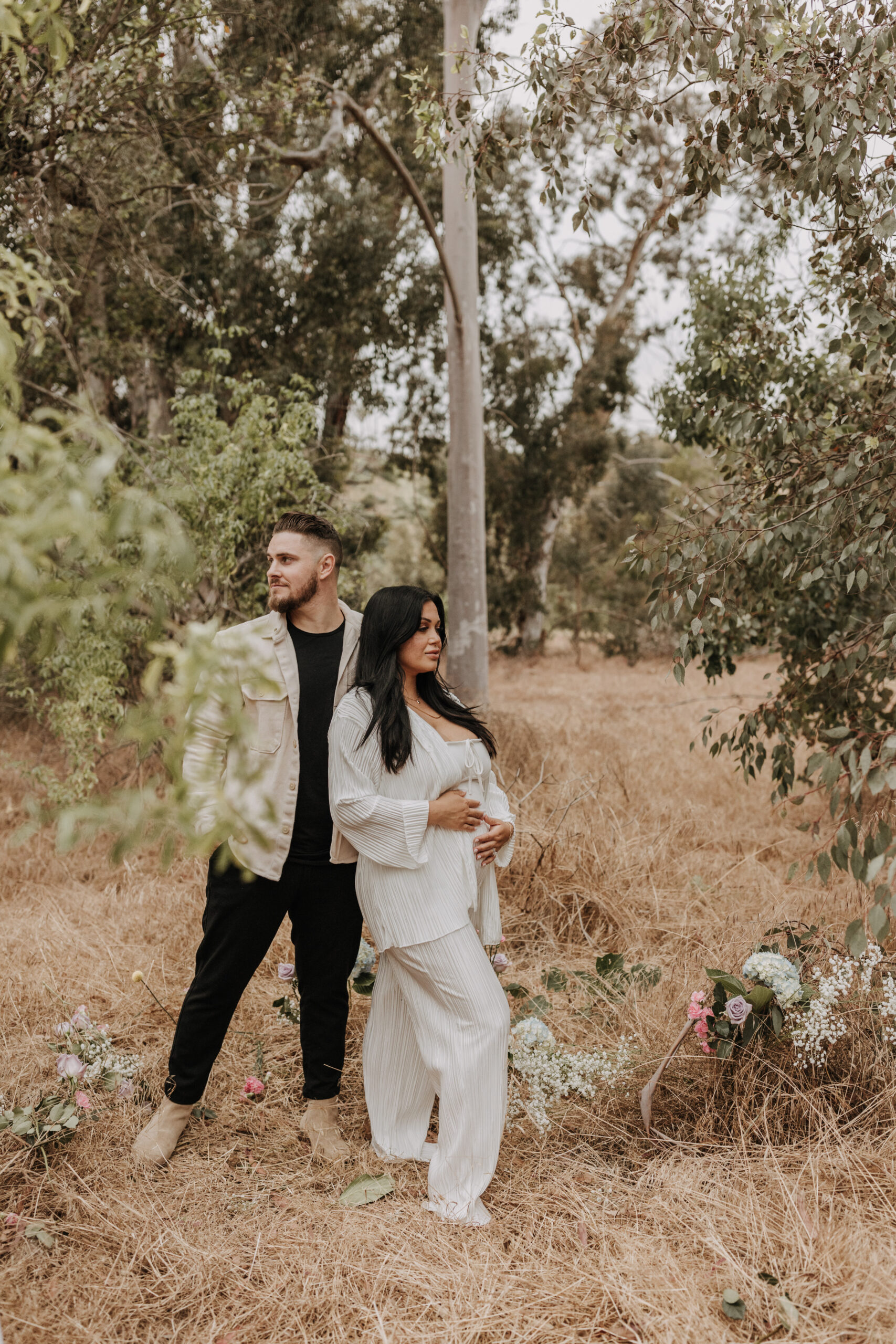 backyard mini maternity styled shoot San Diego family photographer neutral toned maternity photos candid outdoor family photos