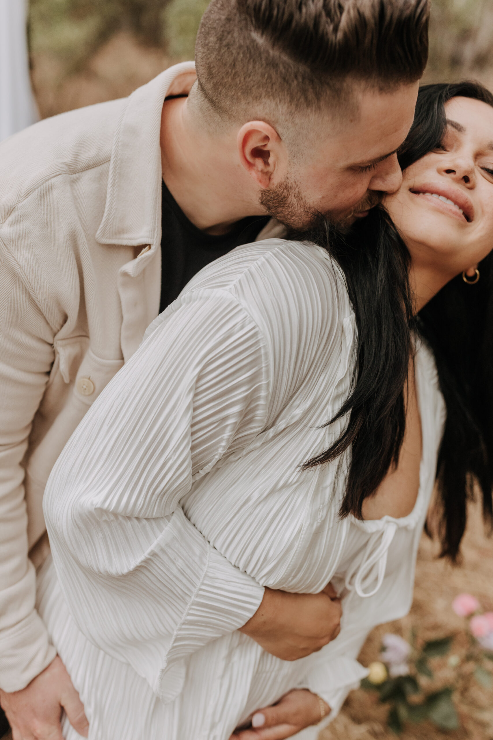 backyard mini maternity styled shoot San Diego family photographer neutral toned maternity photos candid outdoor family photos