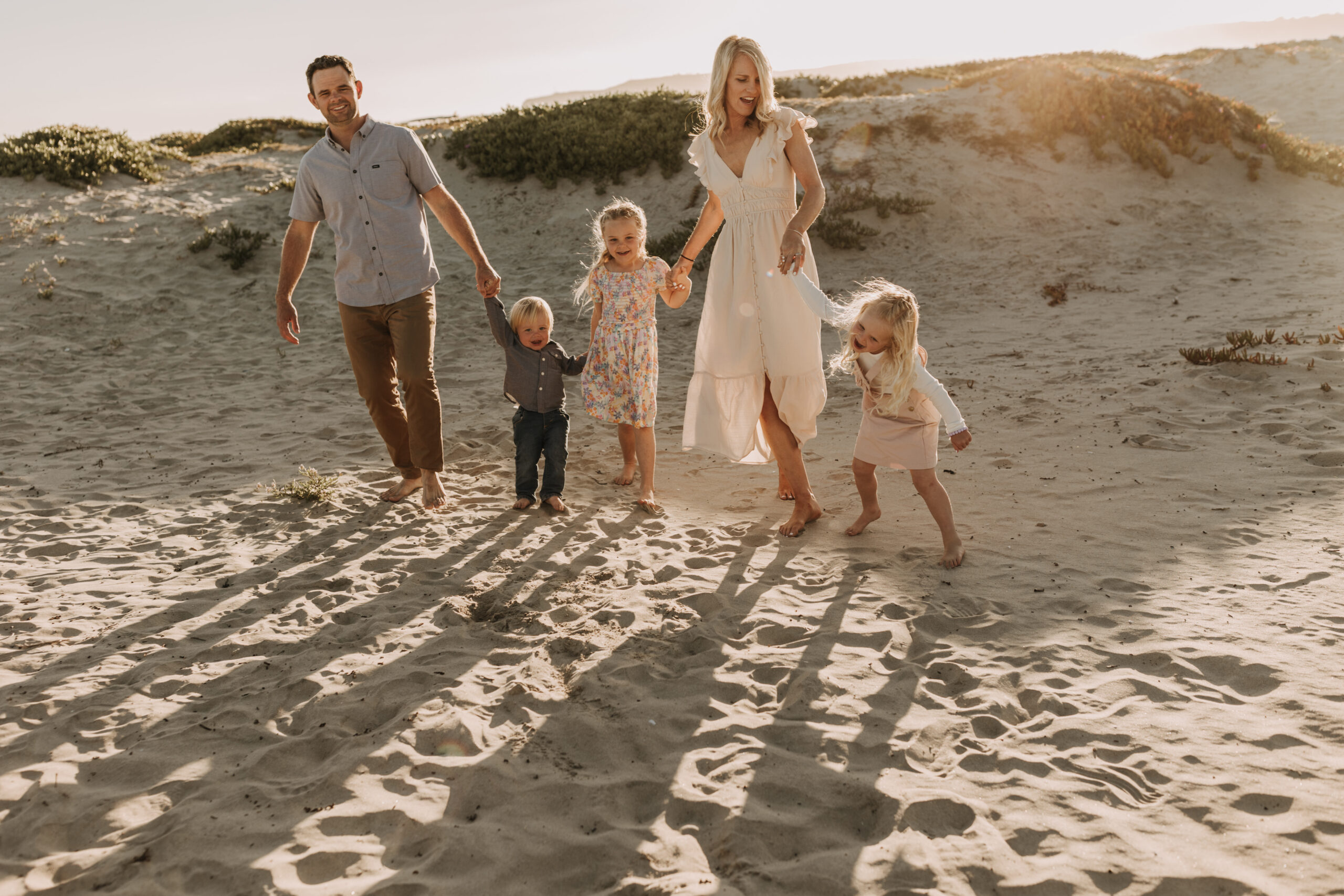 beach family photos sunset golden hour candid family photos family of four at sunset on the beach san Diego family photographer Sabrina kinsella sabrinalynnphoto