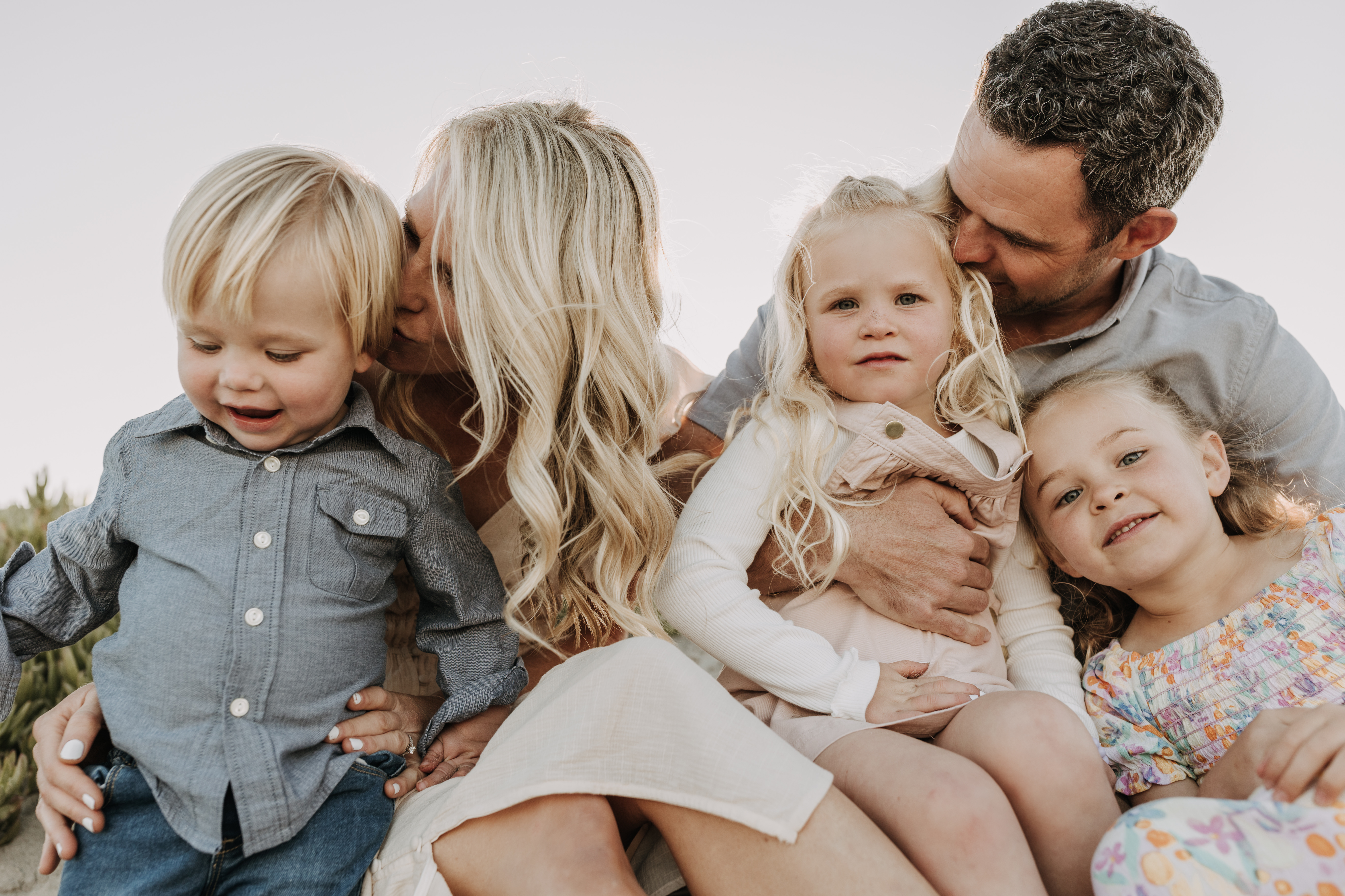 beach family photos sunset golden hour candid family photos family of four at sunset on the beach san Diego family photographer Sabrina kinsella sabrinalynnphoto