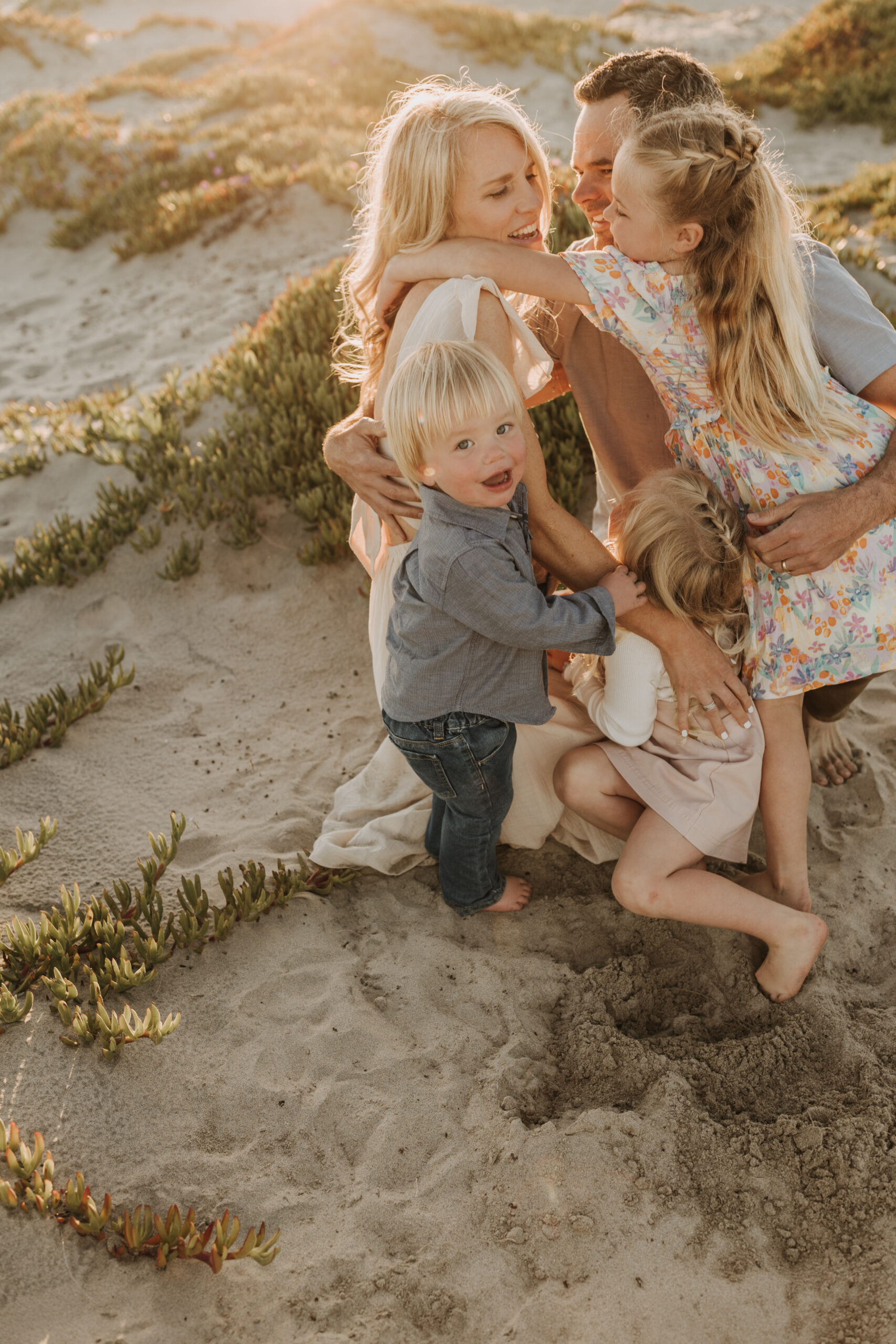 beach family photos sunset golden hour candid family photos family of four at sunset on the beach san Diego family photographer Sabrina kinsella sabrinalynnphoto