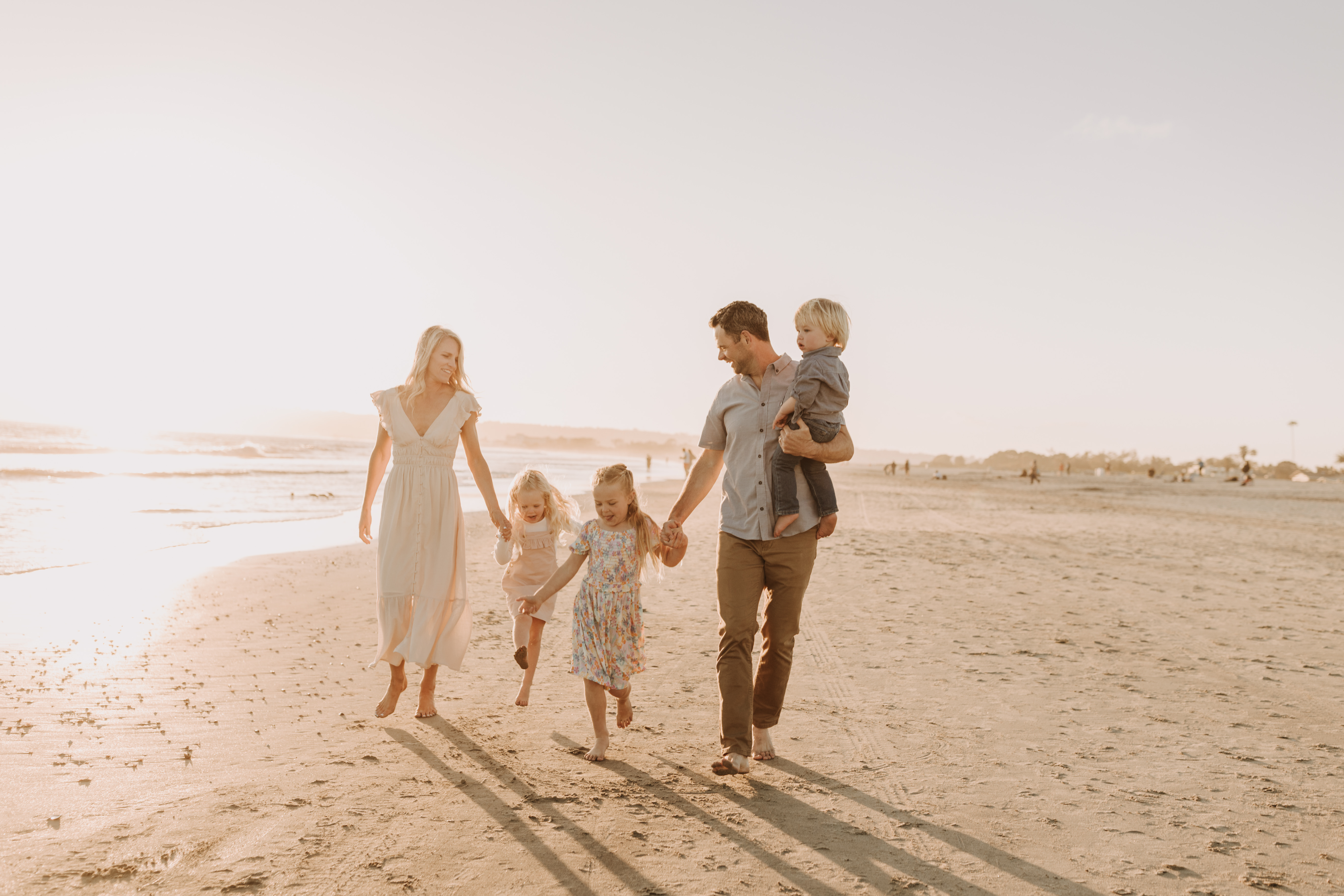 beach family photos sunset golden hour candid family photos family of four at sunset on the beach san Diego family photographer Sabrina kinsella sabrinalynnphoto