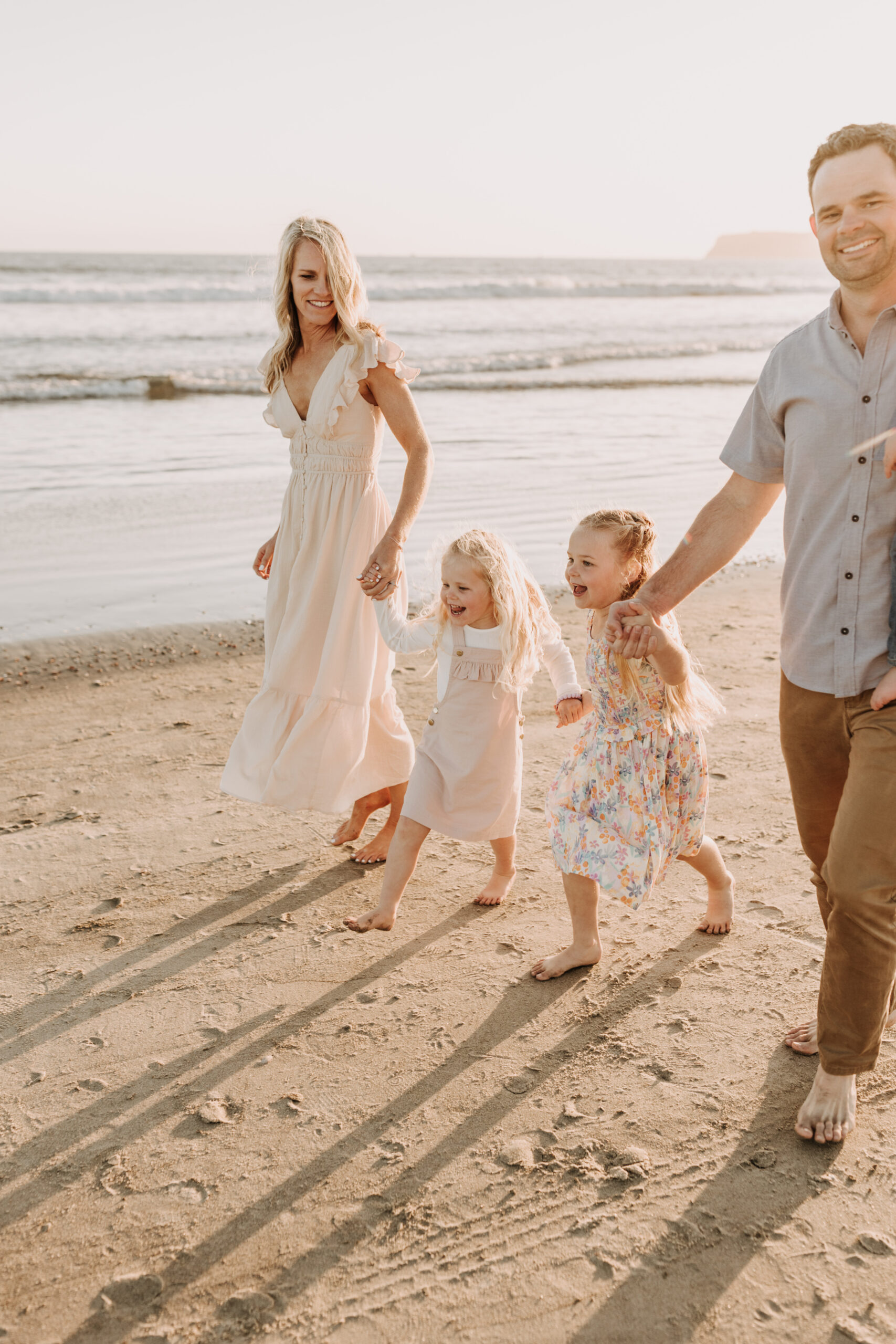 beach family photos sunset golden hour candid family photos family of four at sunset on the beach san Diego family photographer Sabrina kinsella sabrinalynnphoto