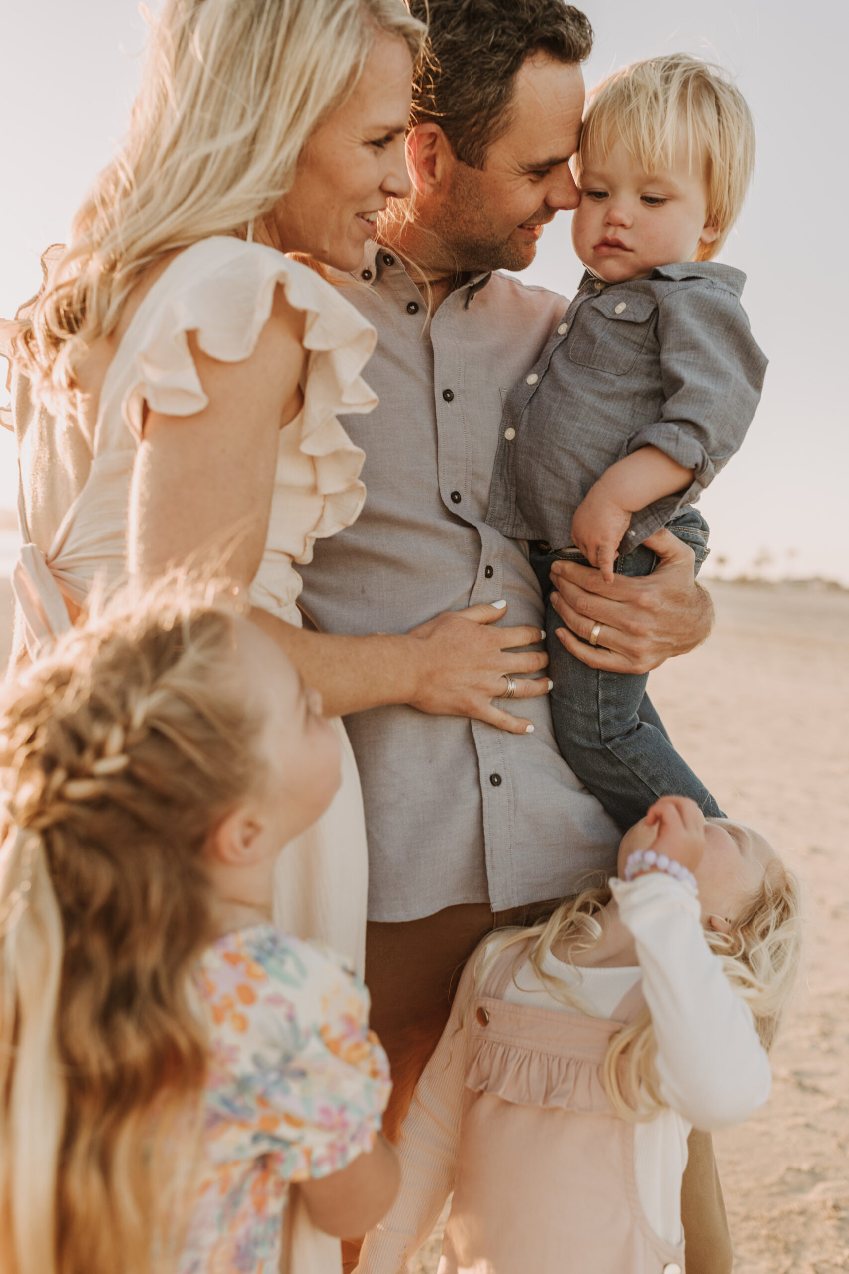 beach family photos sunset golden hour candid family photos family of four at sunset on the beach san Diego family photographer Sabrina kinsella sabrinalynnphoto