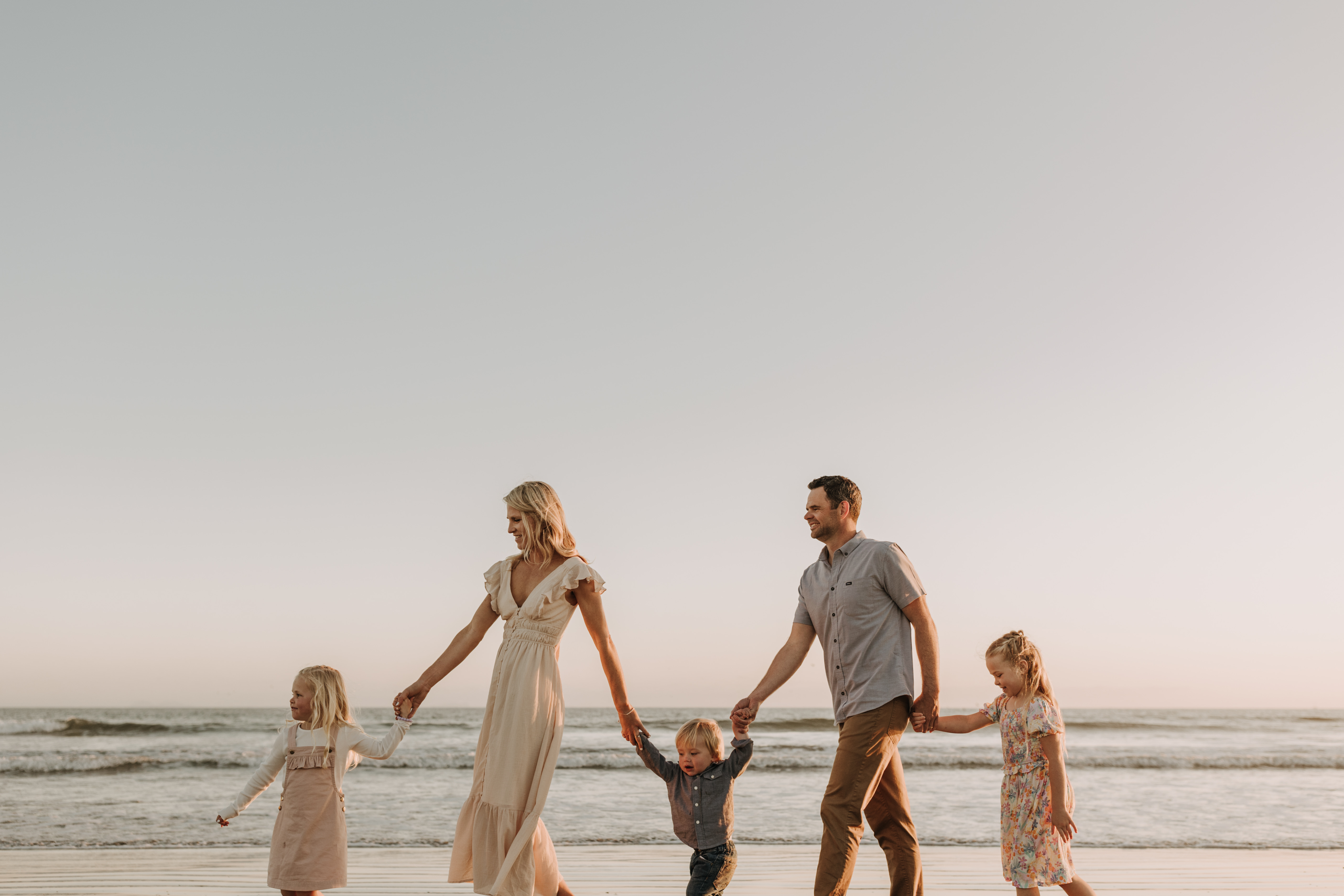 beach family photos sunset golden hour candid family photos family of four at sunset on the beach san Diego family photographer Sabrina kinsella sabrinalynnphoto