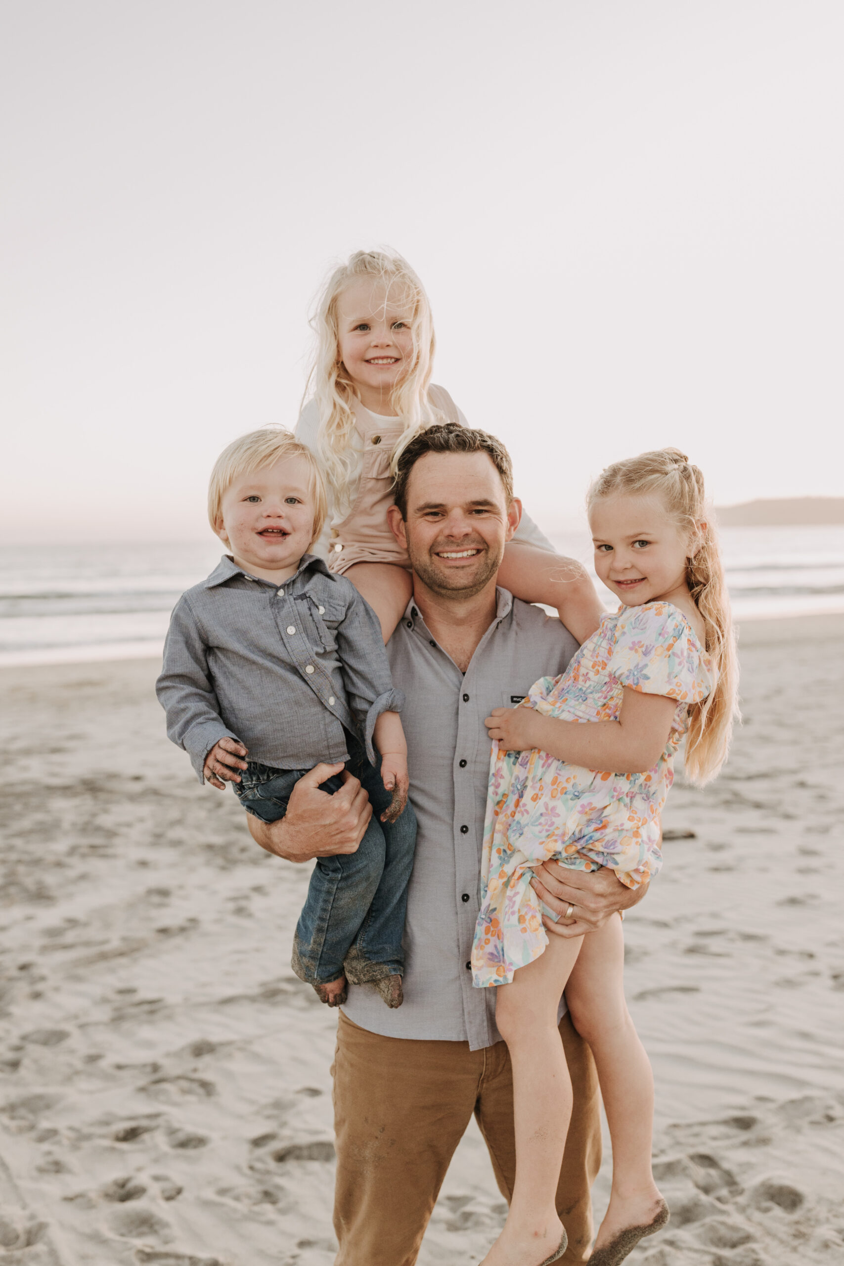 beach family photos sunset golden hour candid family photos family of four at sunset on the beach san Diego family photographer Sabrina kinsella sabrinalynnphoto