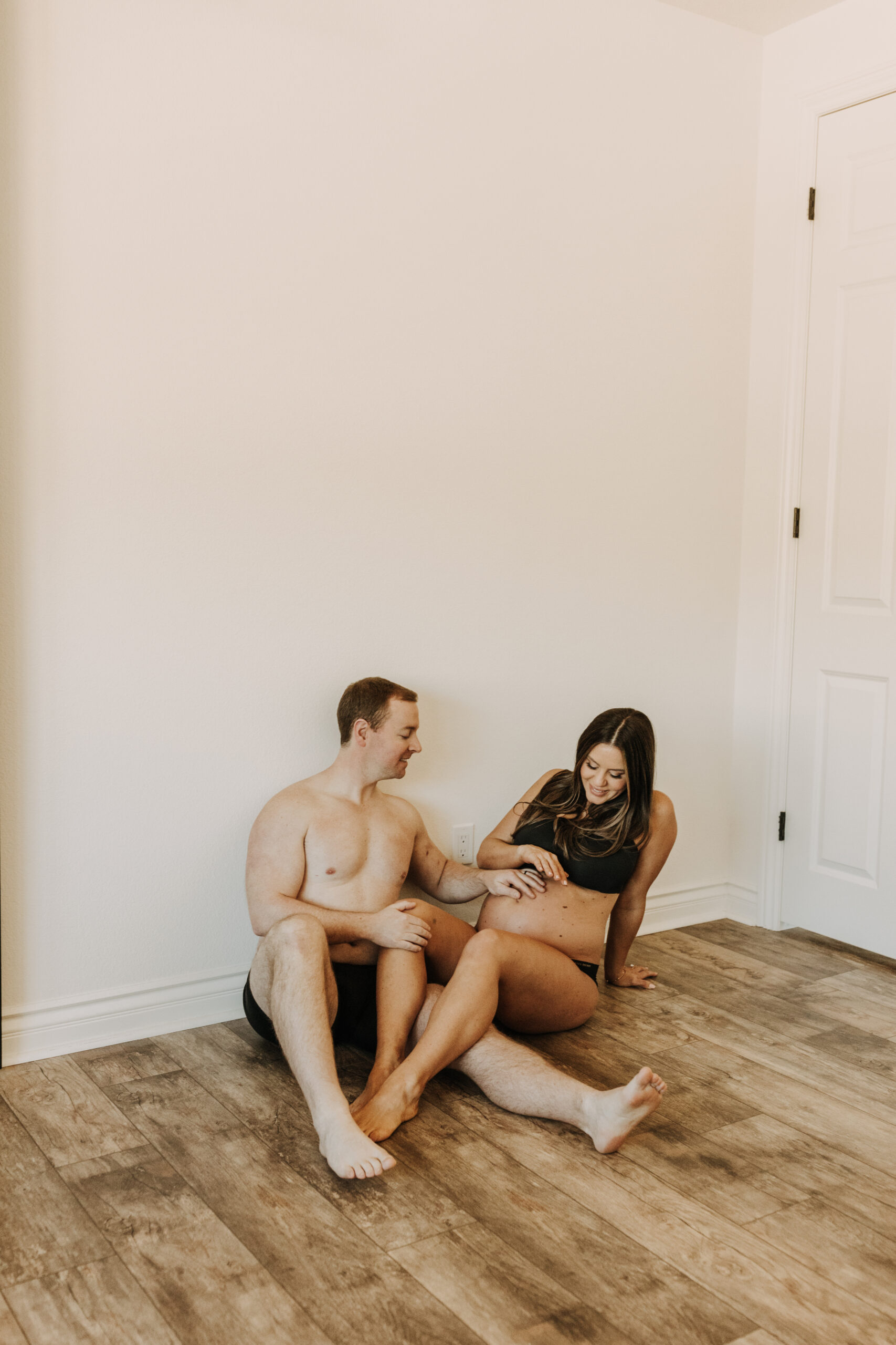 in home cozy maternity photos creamy neutral modern in home pregnancy photos candid intimate pregnancy photoshoot couples in home family san Diego family photographer