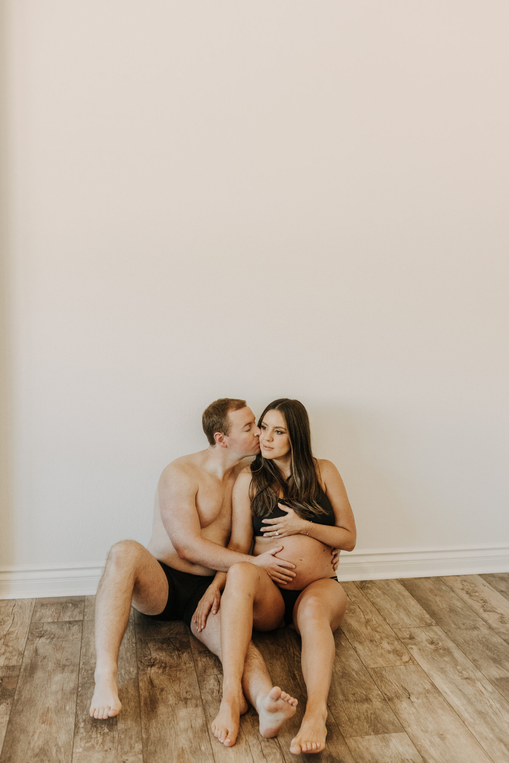 in home cozy maternity photos creamy neutral modern in home pregnancy photos candid intimate pregnancy photoshoot couples in home family san Diego family photographer