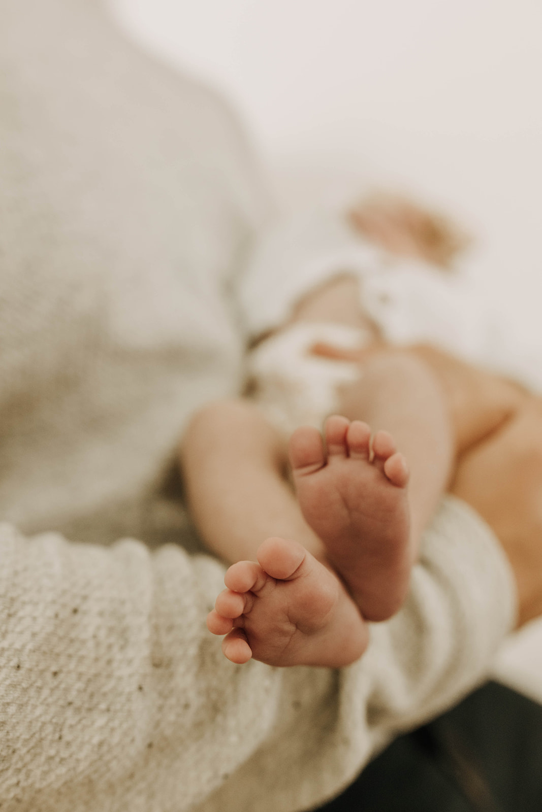 cozy at home newborn photoshoot in san diego