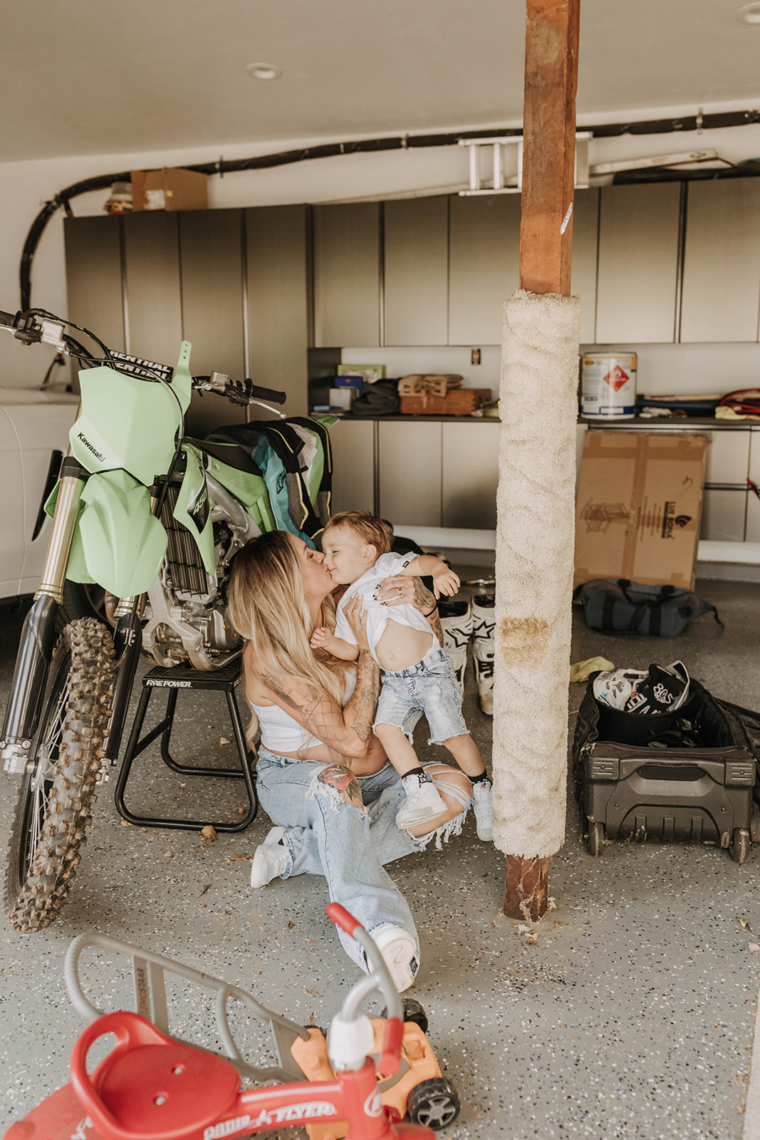 sentimental family maternity photoshoot