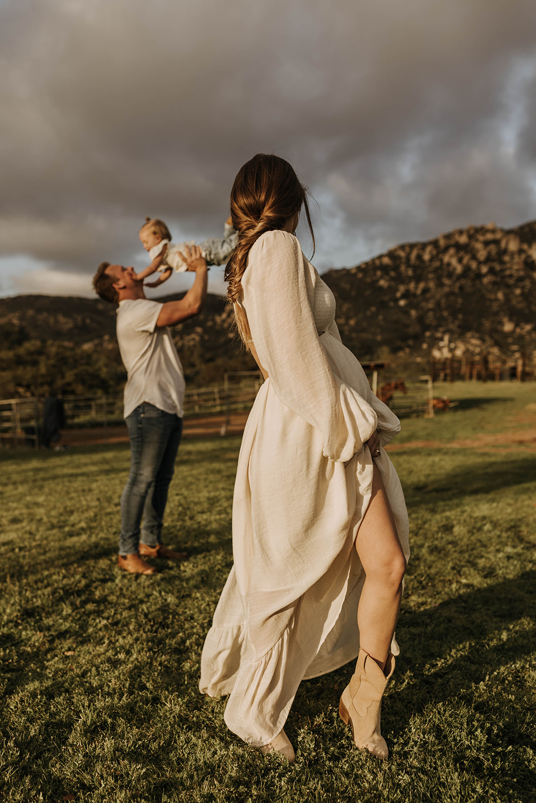 family maternity photoshoot with a horse